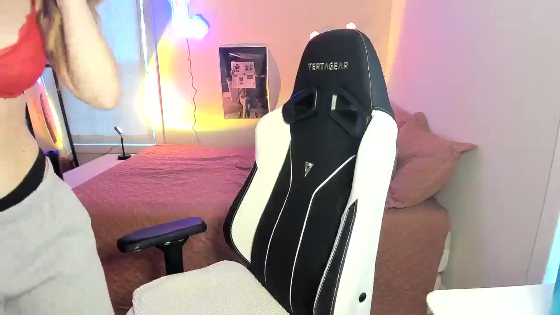 Gallery image thumbnail from Sasssykassy's myfreecams stream on, 12/10/2024, 24:45 image 16 of 20