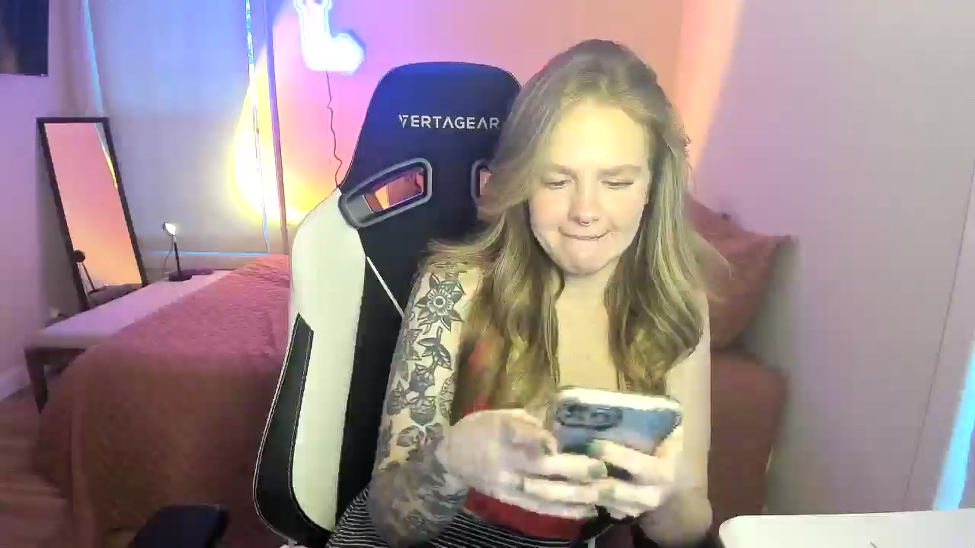 Gallery image thumbnail from Sasssykassy's myfreecams stream on, 12/17/2024, 24:53 image 17 of 20