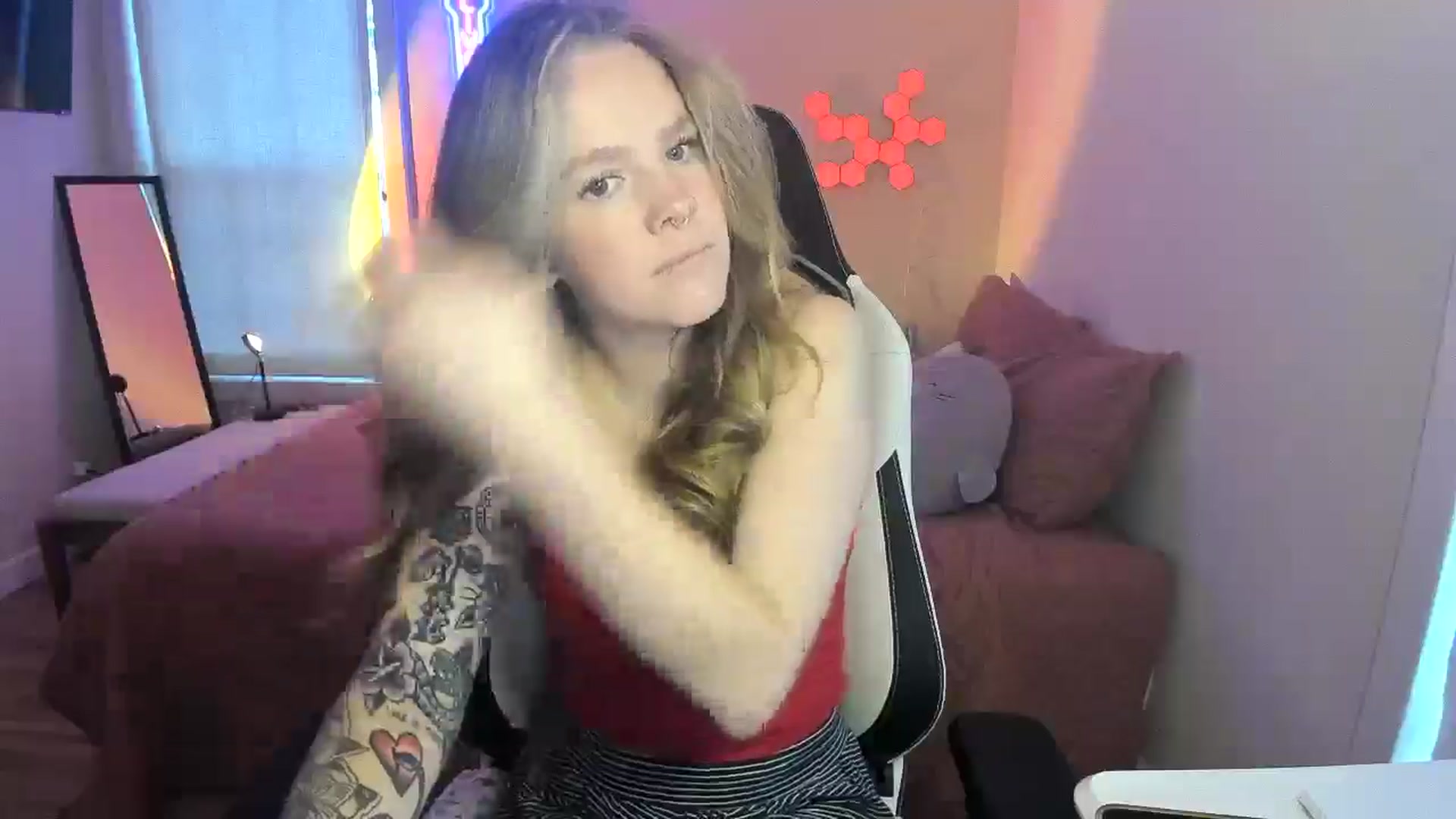 Gallery image thumbnail from Sasssykassy's myfreecams stream on, 12/17/2024, 24:53 image 4 of 20