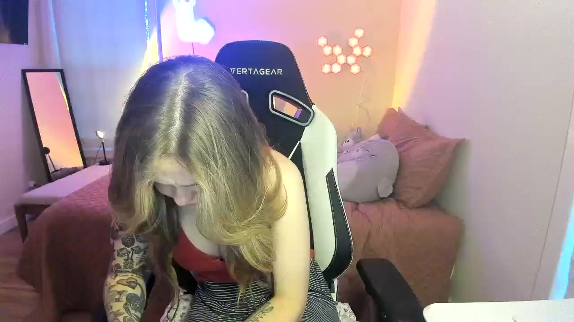 Gallery image thumbnail from Sasssykassy's myfreecams stream on, 12/17/2024, 24:53 image 20 of 20
