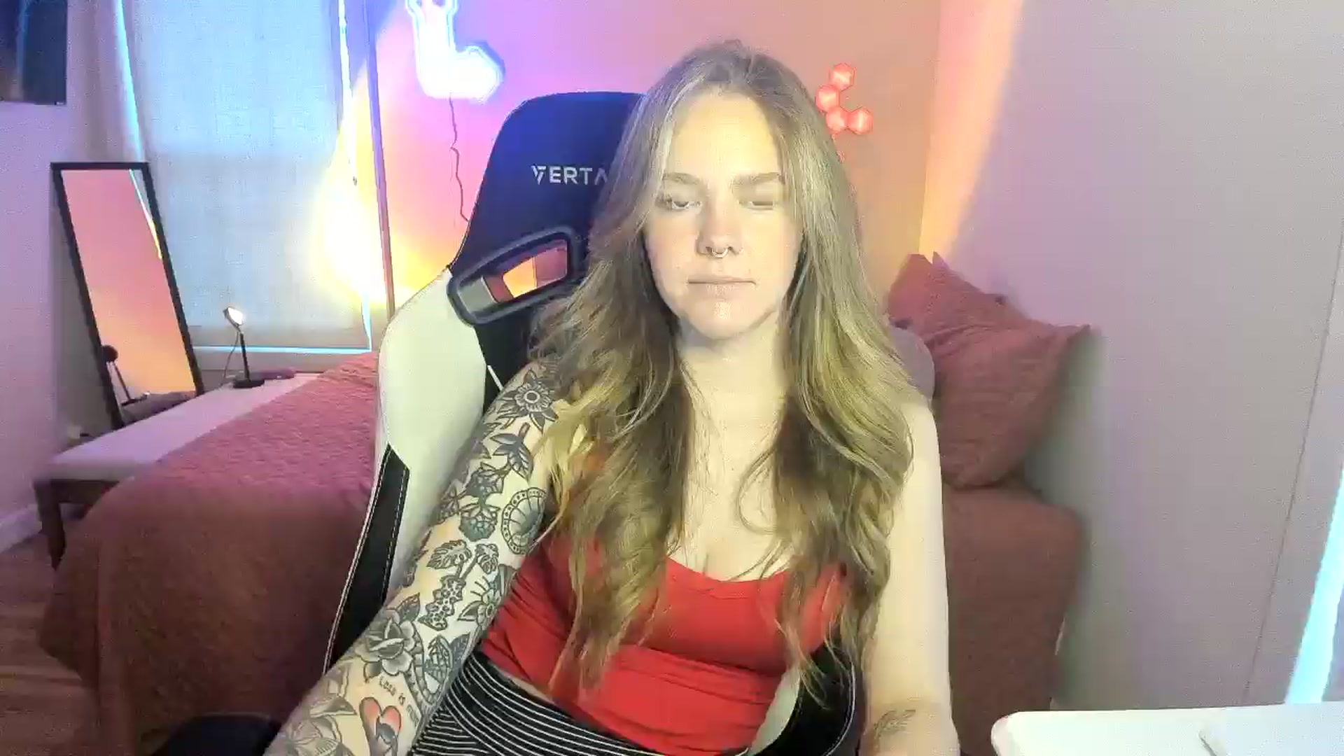 Gallery image thumbnail from Sasssykassy's myfreecams stream on, 12/17/2024, 24:53 image 8 of 20