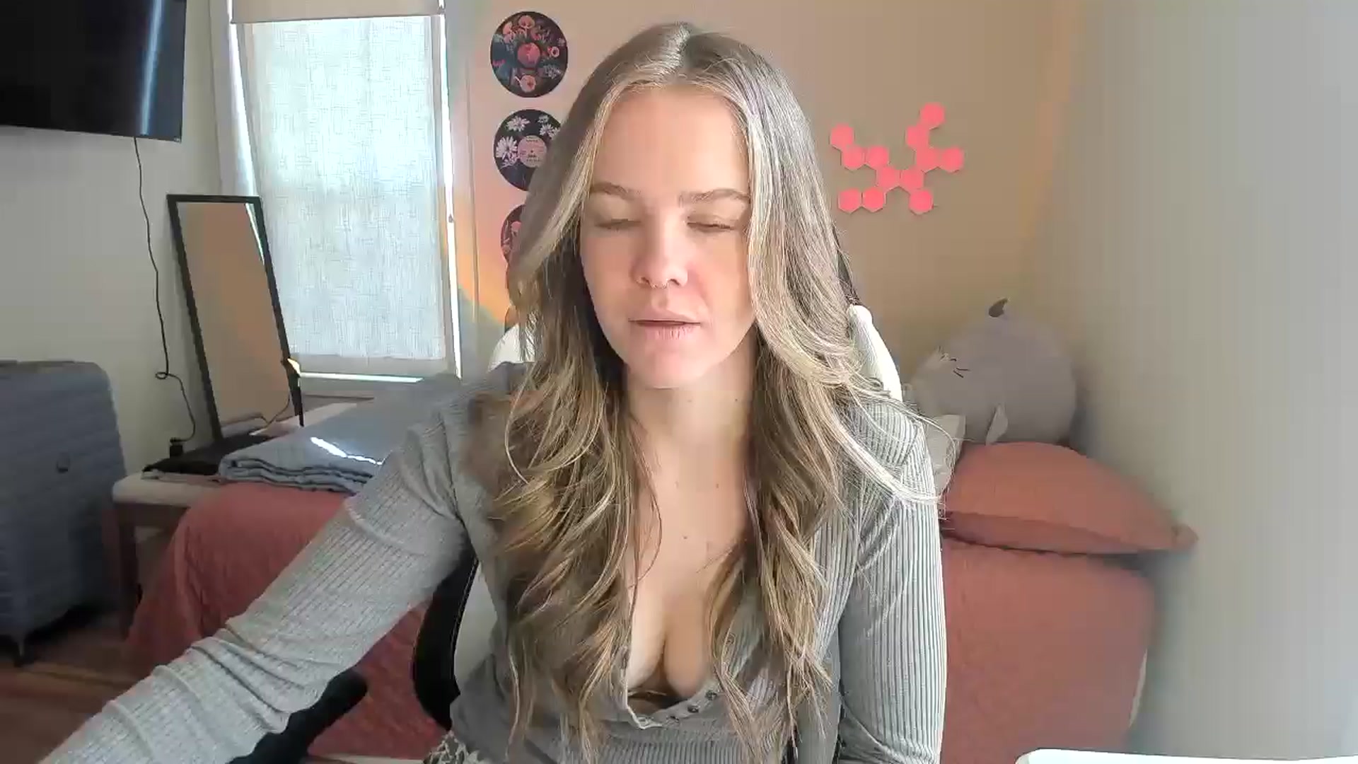 Gallery image thumbnail from Sasssykassy's myfreecams stream on, 01/17/2025, 21:43 image 13 of 20