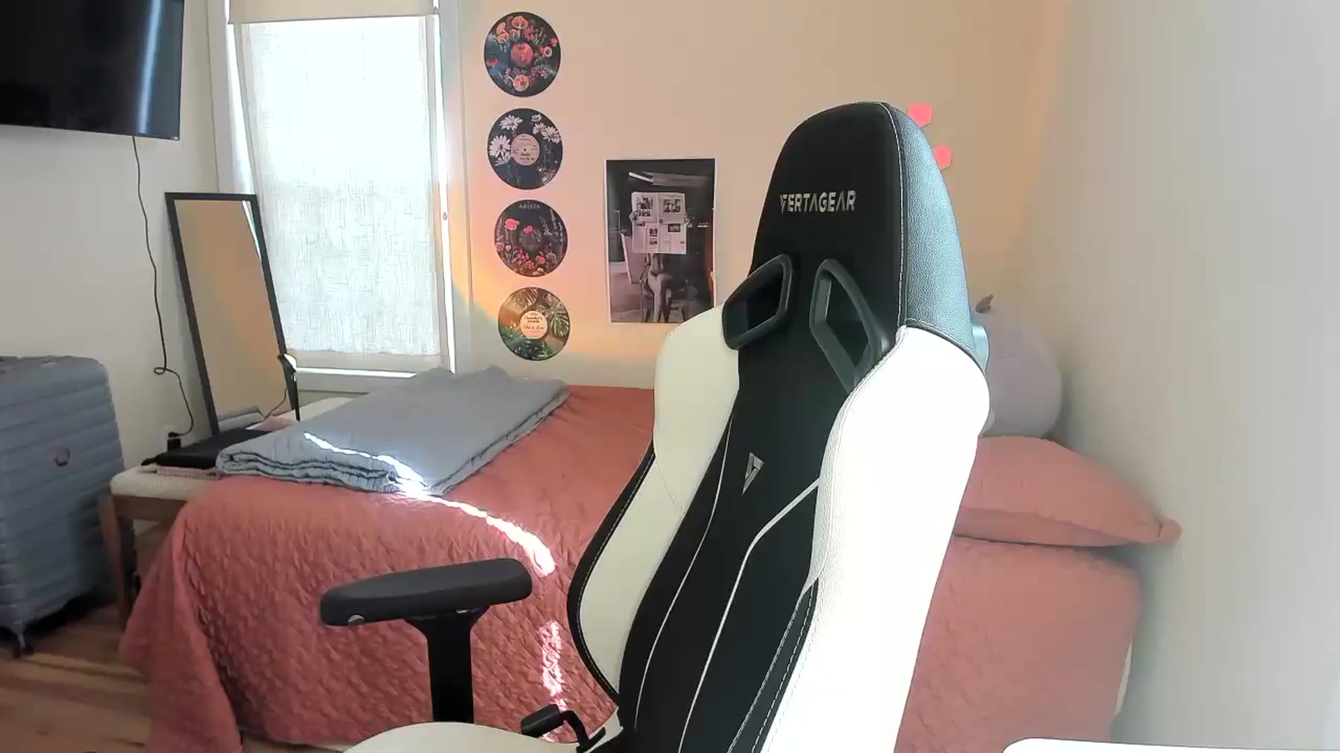 Gallery image thumbnail from Sasssykassy's myfreecams stream on, 01/17/2025, 21:43 image 10 of 20