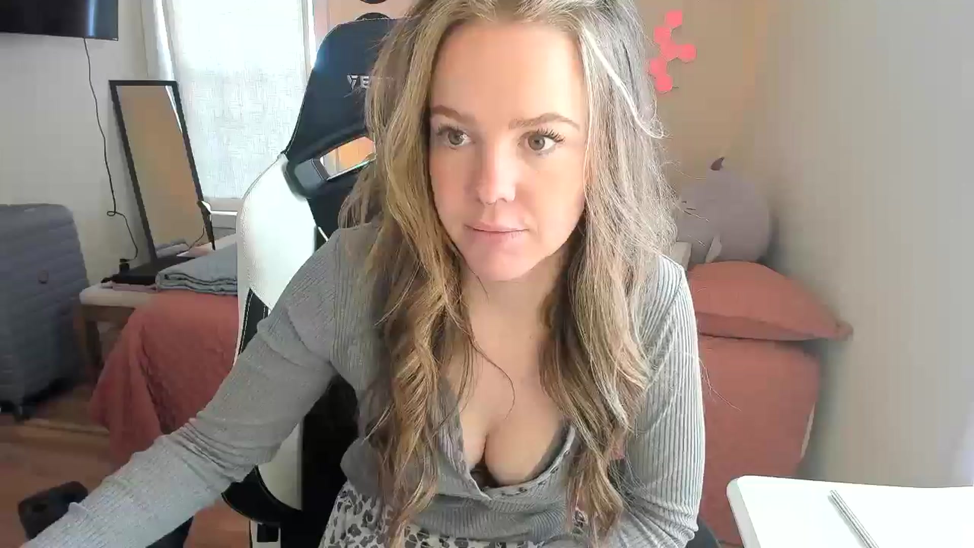 Gallery image thumbnail from Sasssykassy's myfreecams stream on, 01/17/2025, 22:27 image 7 of 20