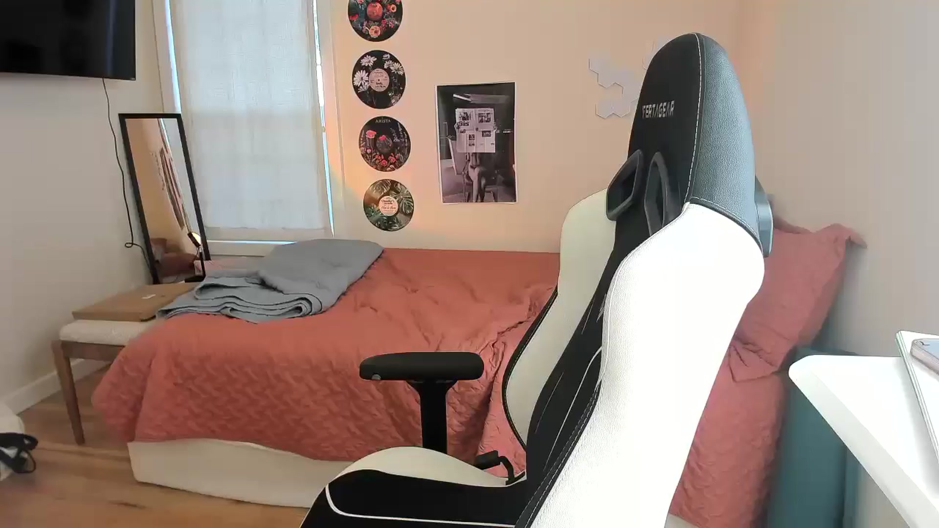 Gallery image thumbnail from Sasssykassy's myfreecams stream on, 02/25/2025, 19:27 image 2 of 20