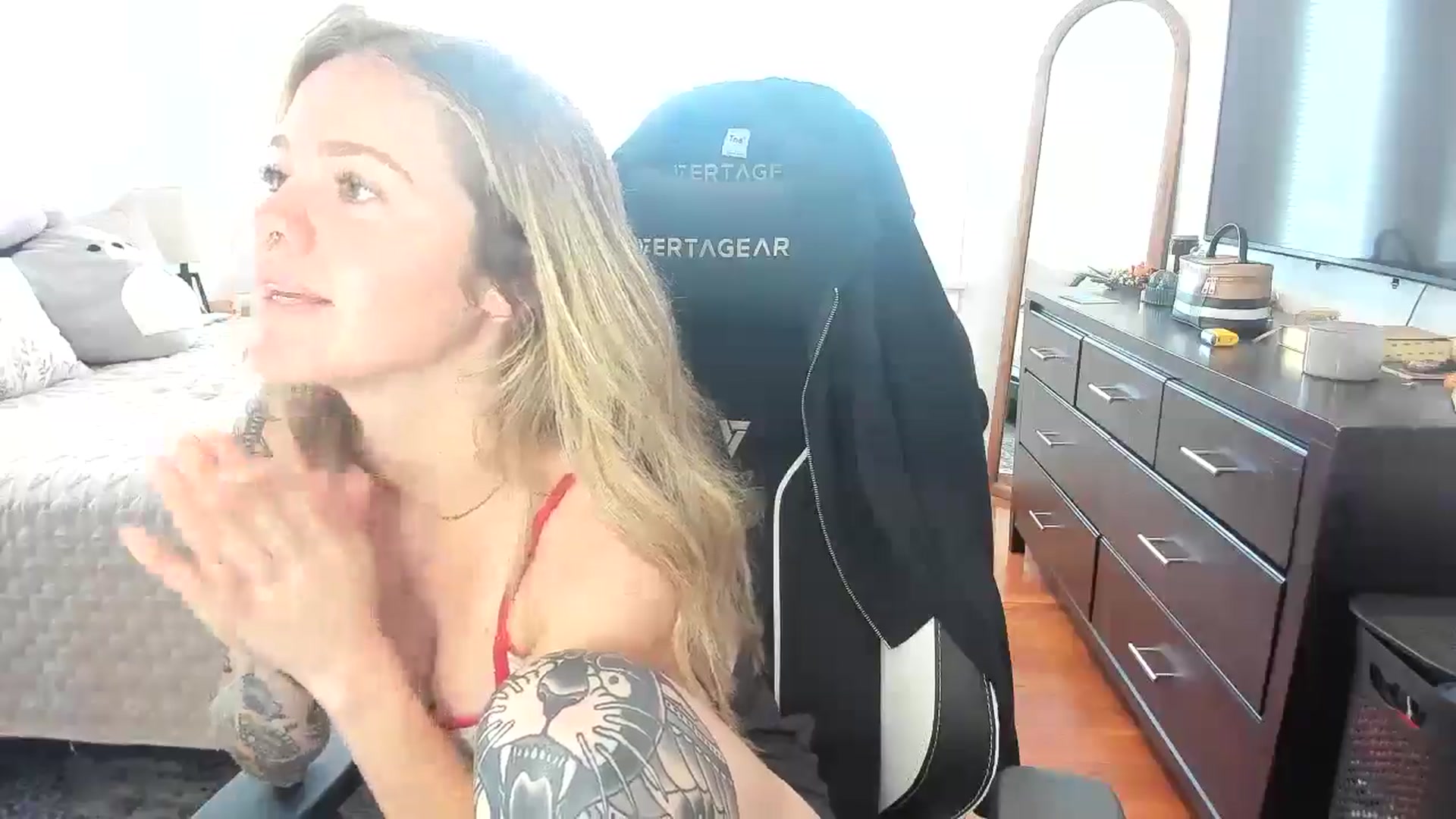 Gallery image thumbnail from Sasssykassy's myfreecams stream on, 08/15/2025, 23:28 image 6 of 20