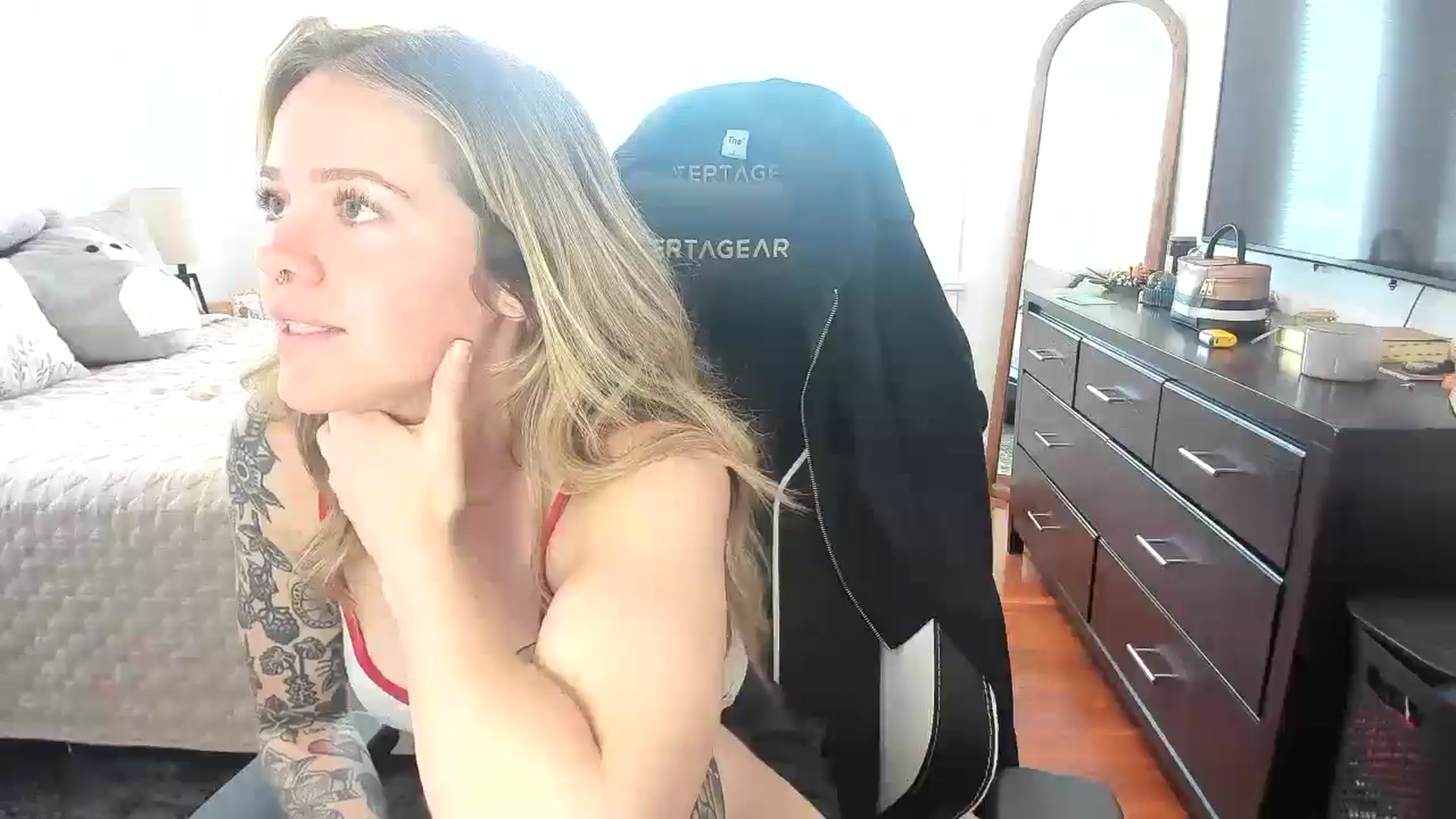 Gallery image thumbnail from Sasssykassy's myfreecams stream on, 08/15/2025, 23:28 image 8 of 20