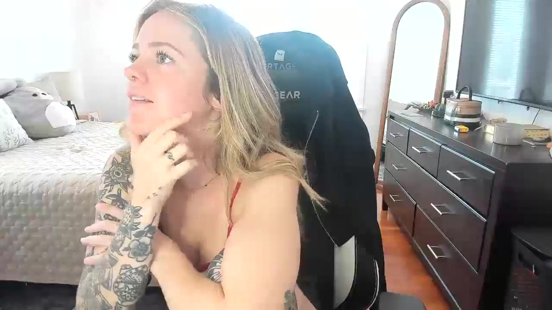 Gallery image thumbnail from Sasssykassy's myfreecams stream on, 08/15/2025, 23:28 image 9 of 20