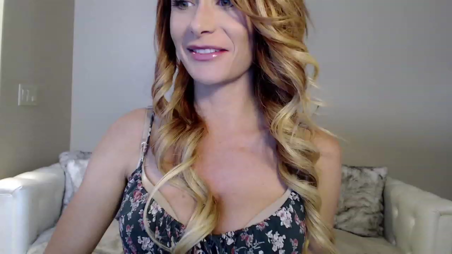 Gallery image thumbnail from SassyAF's myfreecams stream on, 12/10/2022, 07:36 image 14 of 20
