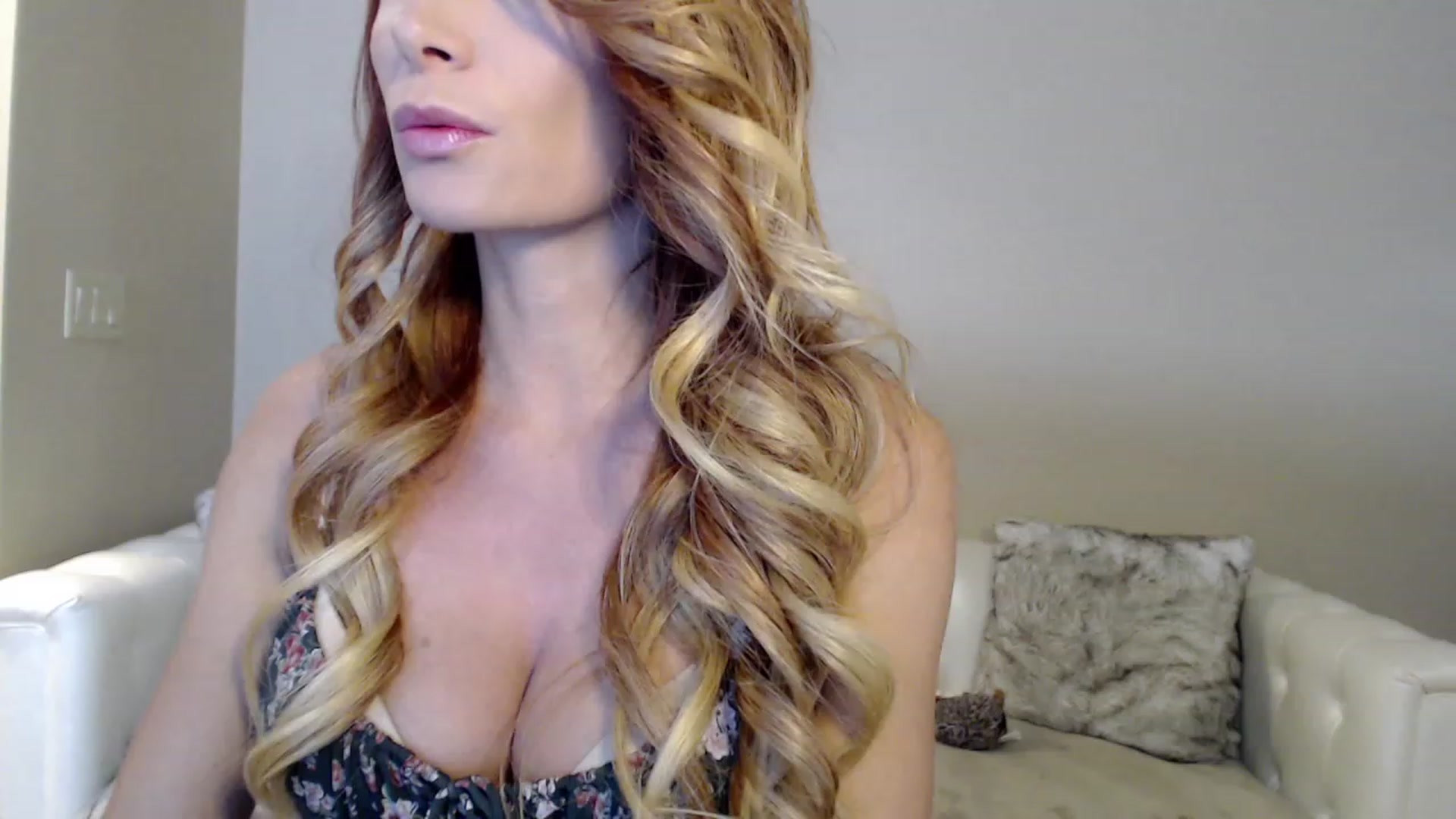 Gallery image thumbnail from SassyAF's myfreecams stream on, 12/10/2022, 07:36 image 7 of 20
