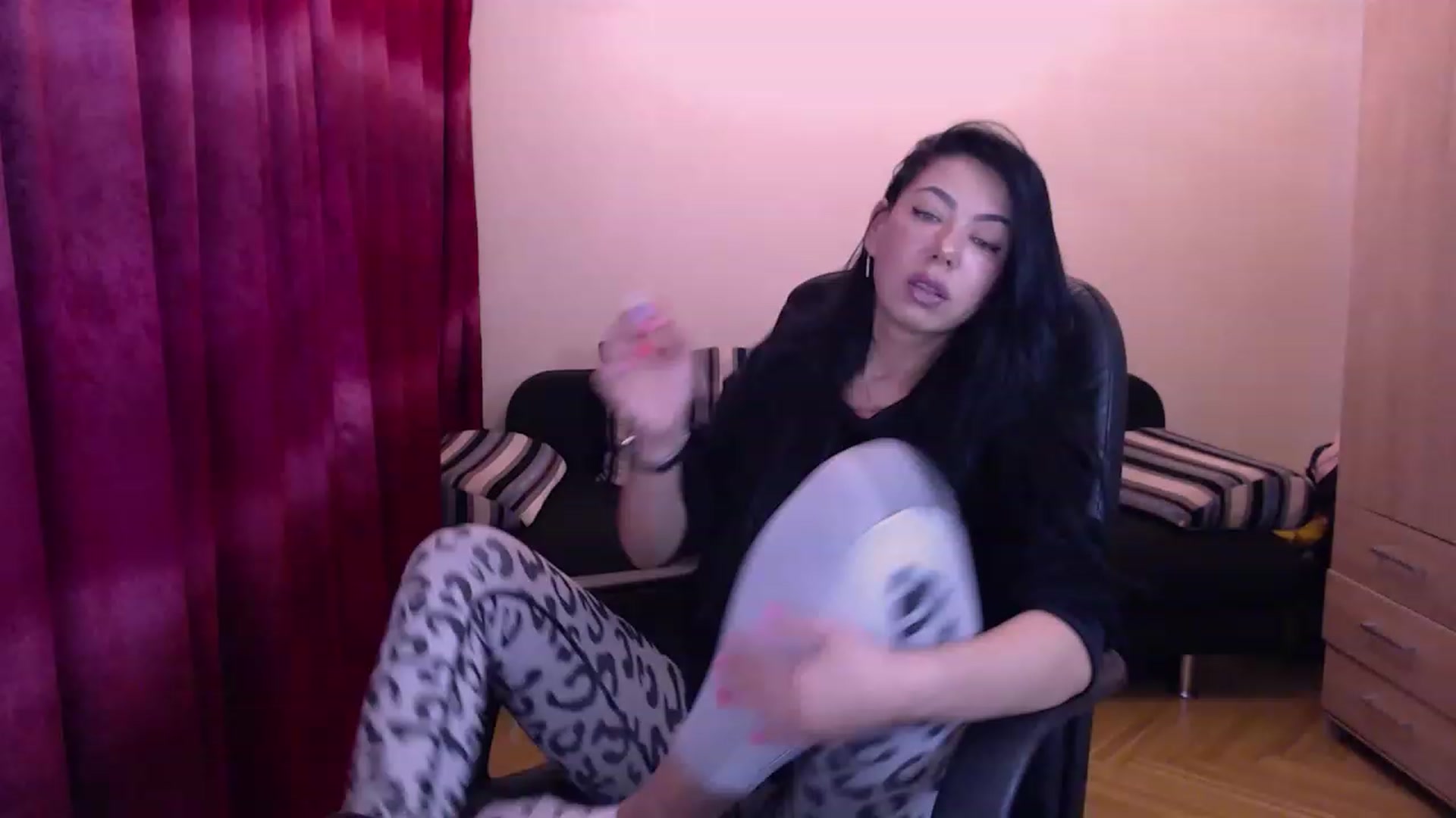 Gallery image thumbnail from SassyAlicee's myfreecams stream on, 04/17/2023, 23:04 image 4 of 20