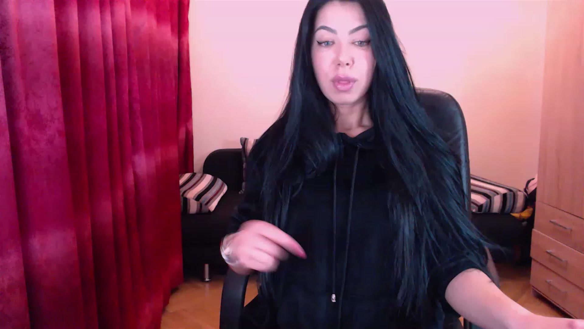 Gallery image thumbnail from SassyAlicee's myfreecams stream on, 04/17/2023, 23:04 image 8 of 20