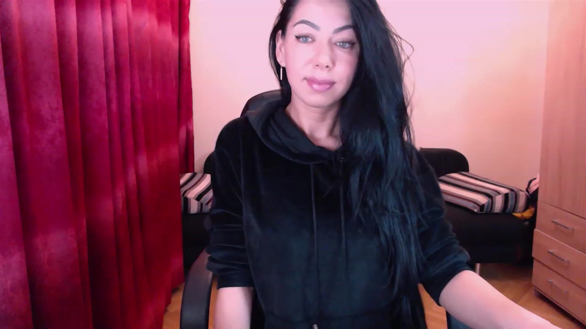 Gallery image thumbnail from SassyAlicee's myfreecams stream on, 04/17/2023, 23:04 image 17 of 20