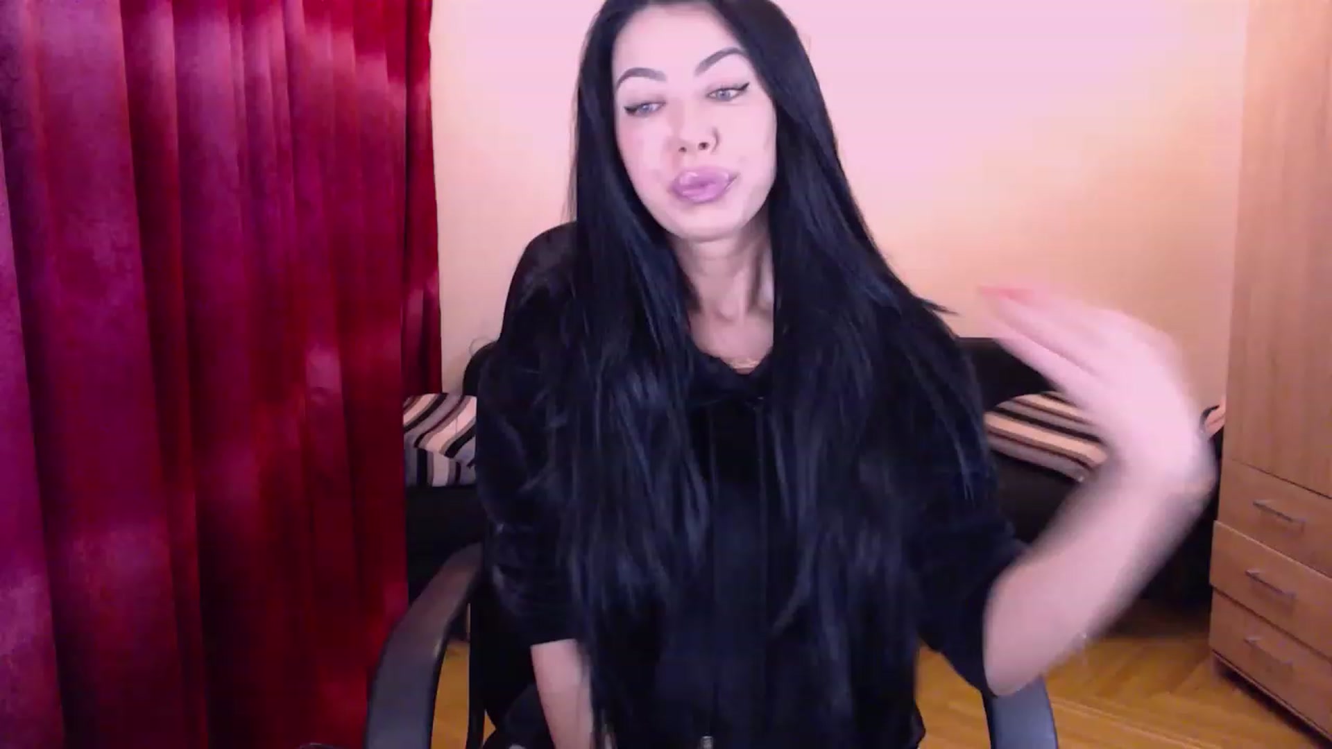 Gallery image thumbnail from SassyAlicee's myfreecams stream on, 04/17/2023, 23:04 image 5 of 20