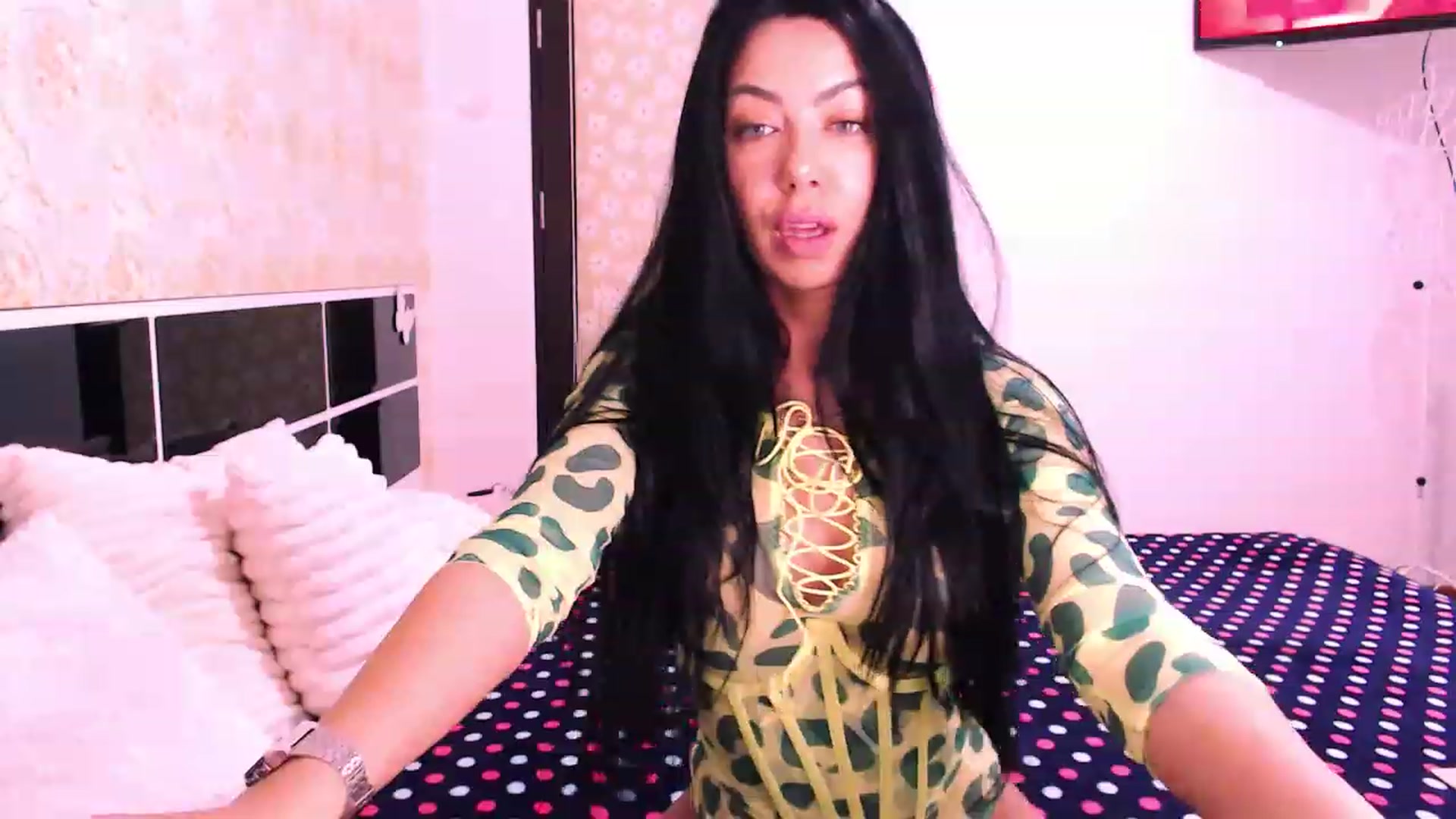 Gallery image thumbnail from SassyAlicee's myfreecams stream on, 06/19/2023, 18:21 image 13 of 20