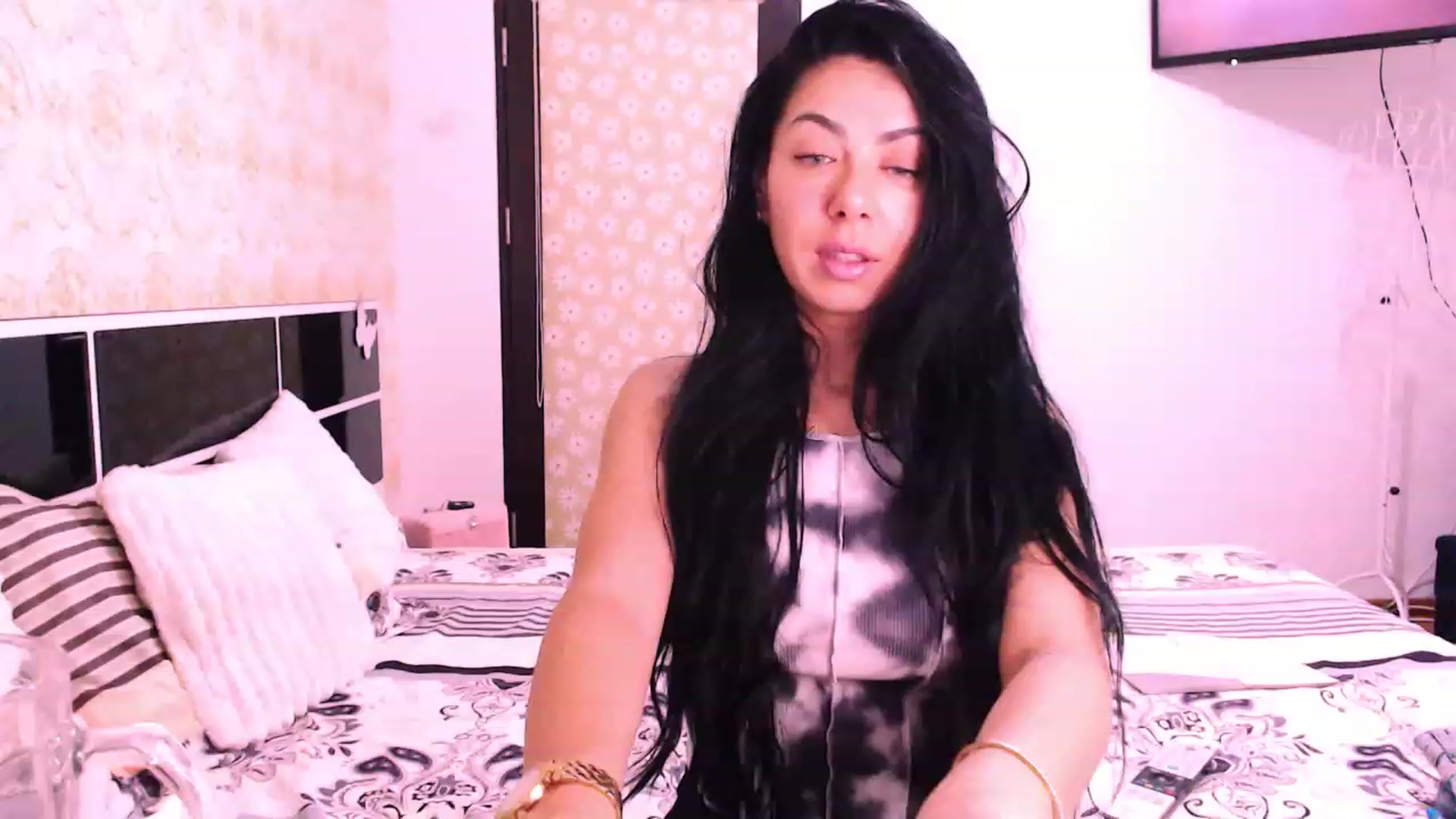 Gallery image thumbnail from SassyAlicee's myfreecams stream on, 06/27/2023, 20:13 image 14 of 20