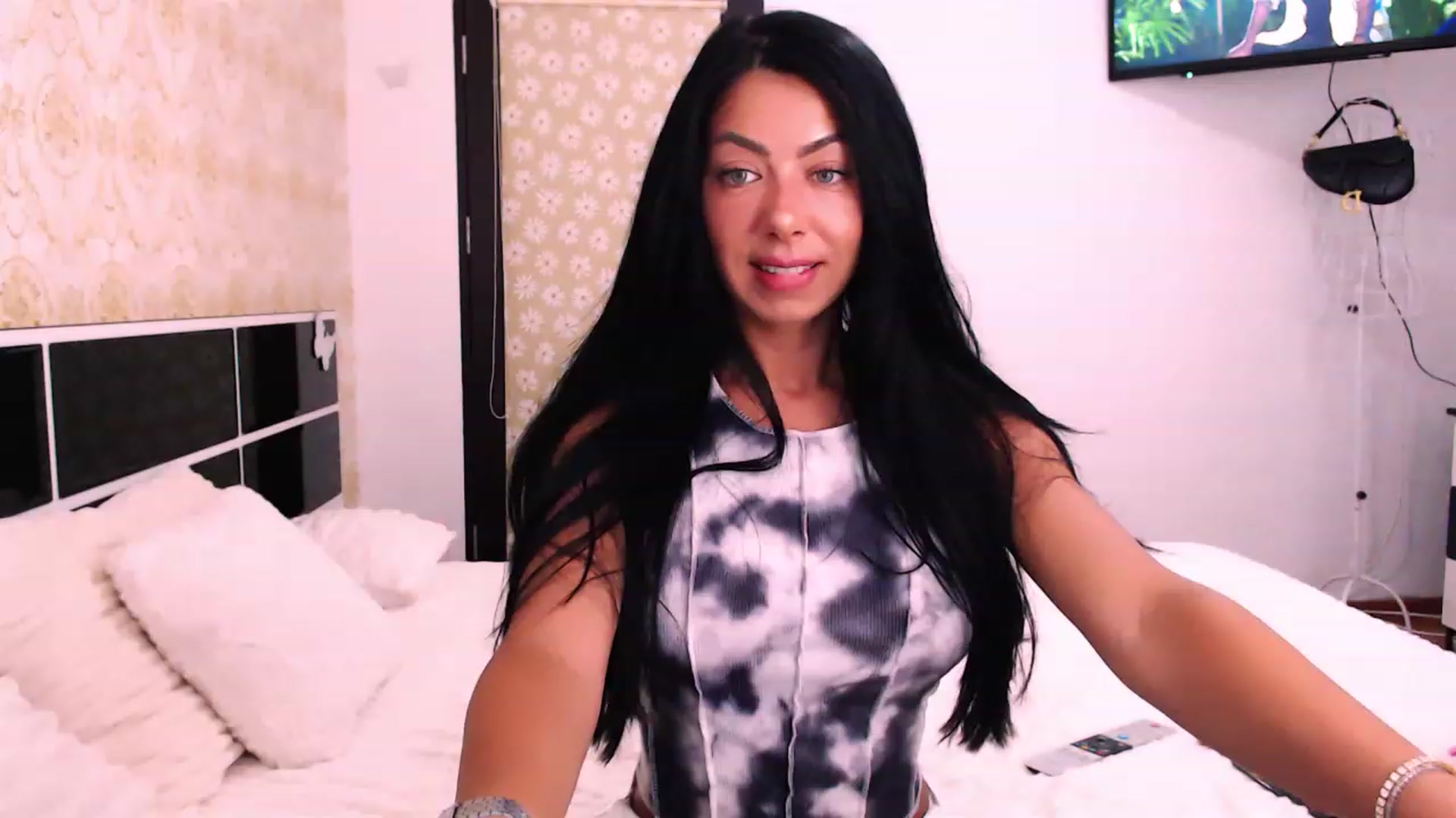 Gallery image thumbnail from SassyAlicee's myfreecams stream on, 08/01/2023, 14:10 image 2 of 20