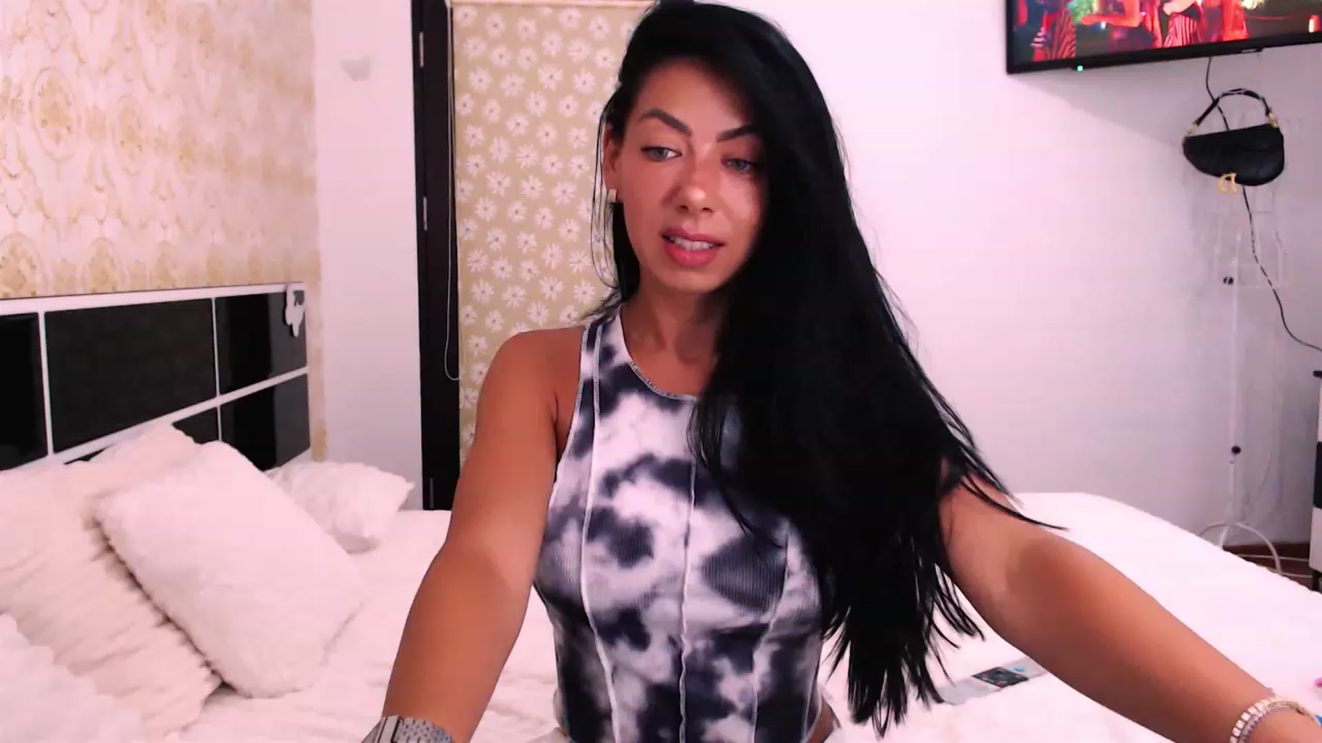 Gallery image thumbnail from SassyAlicee's myfreecams stream on, 08/01/2023, 14:10 image 3 of 20