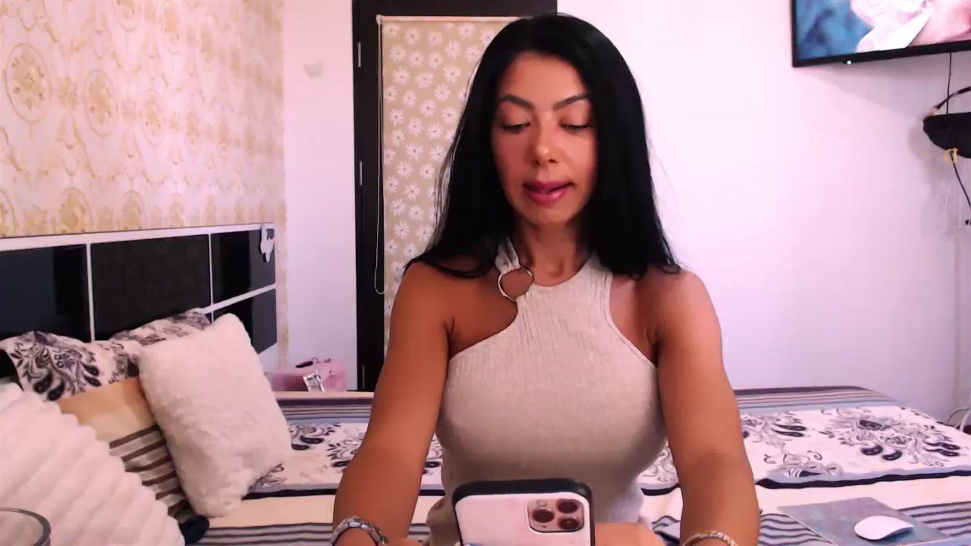 Gallery image thumbnail from SassyAlicee's myfreecams stream on, 08/07/2023, 16:04 image 5 of 20