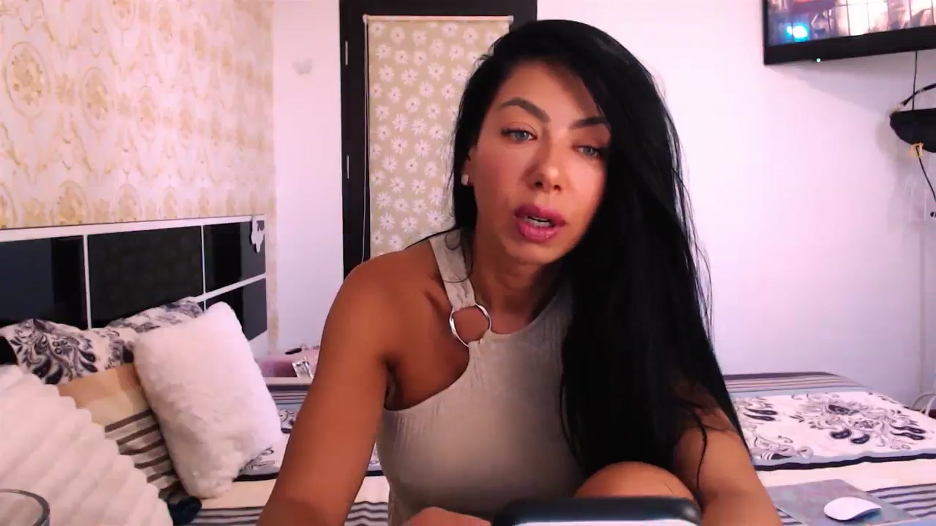 Gallery image thumbnail from SassyAlicee's myfreecams stream on, 08/07/2023, 16:04 image 3 of 20