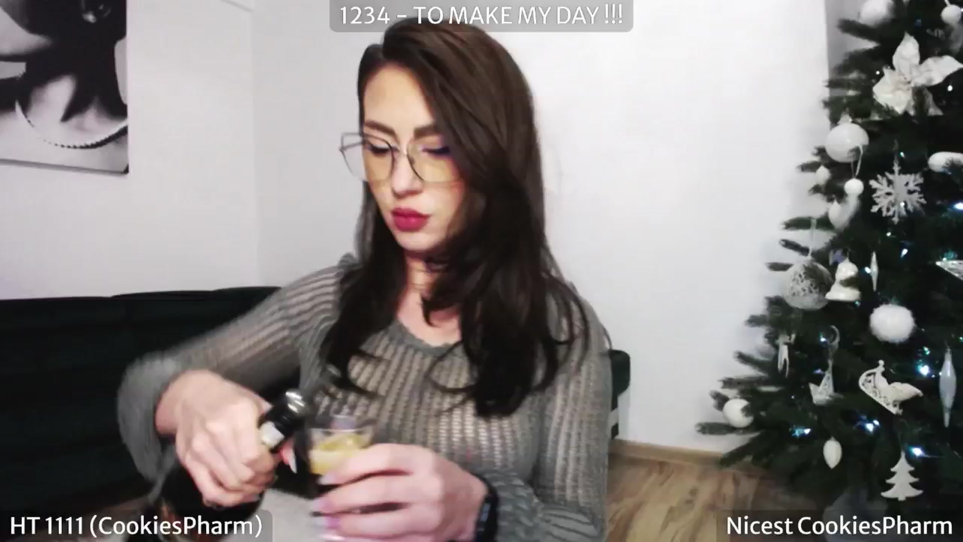 Gallery image thumbnail from SassyCookies's myfreecams stream on, 12/28/2024, 06:34 image 10 of 20