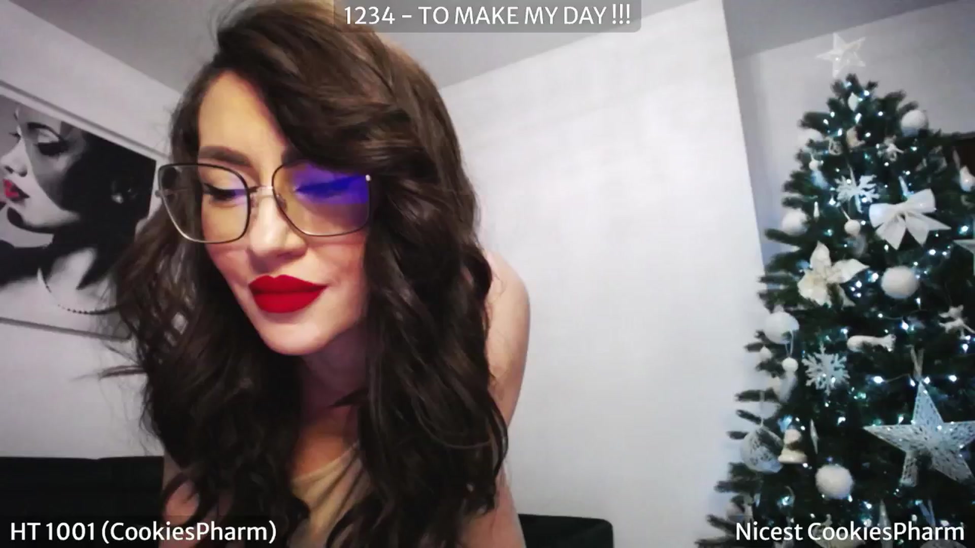 Gallery image thumbnail from SassyCookies's myfreecams stream on, 12/30/2024, 07:23 image 12 of 20