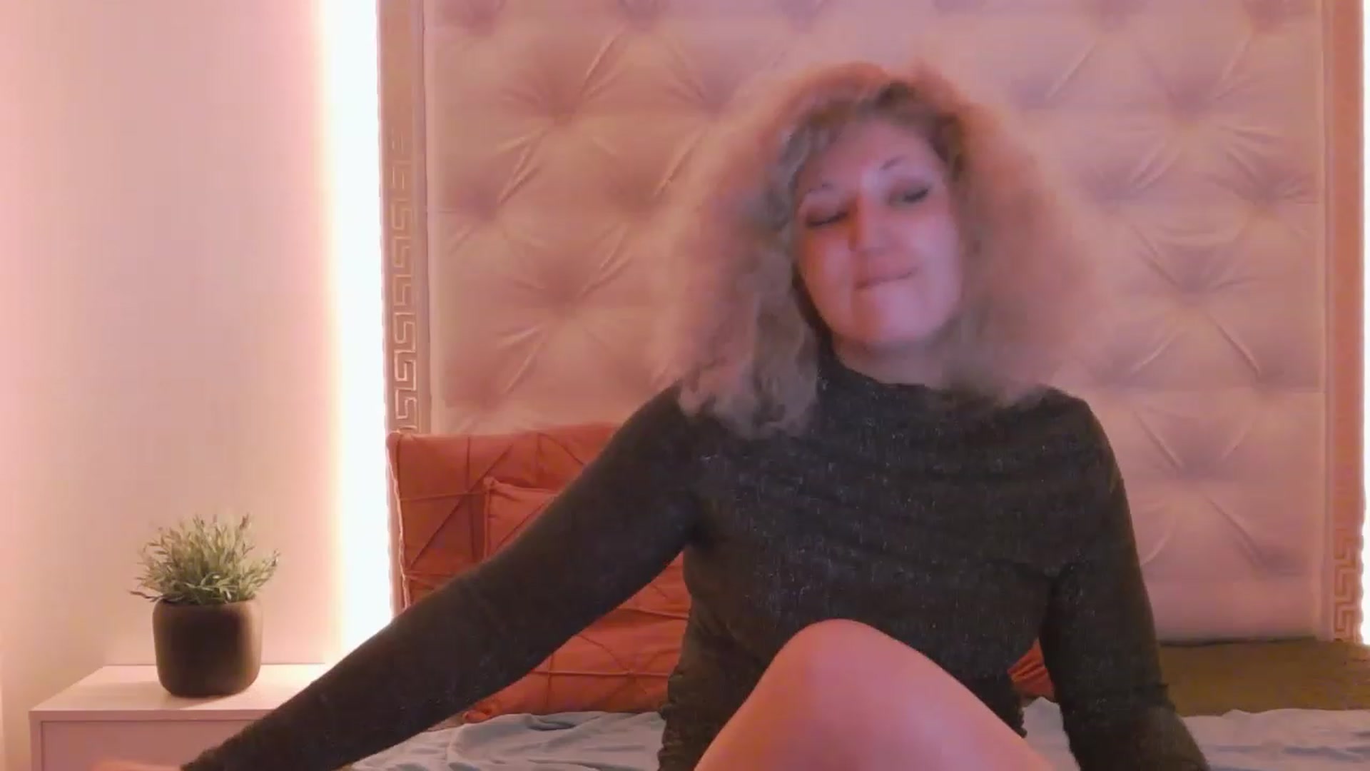 Gallery image thumbnail from SassyKate's myfreecams stream on, 02/19/2023, 13:27 image 10 of 20