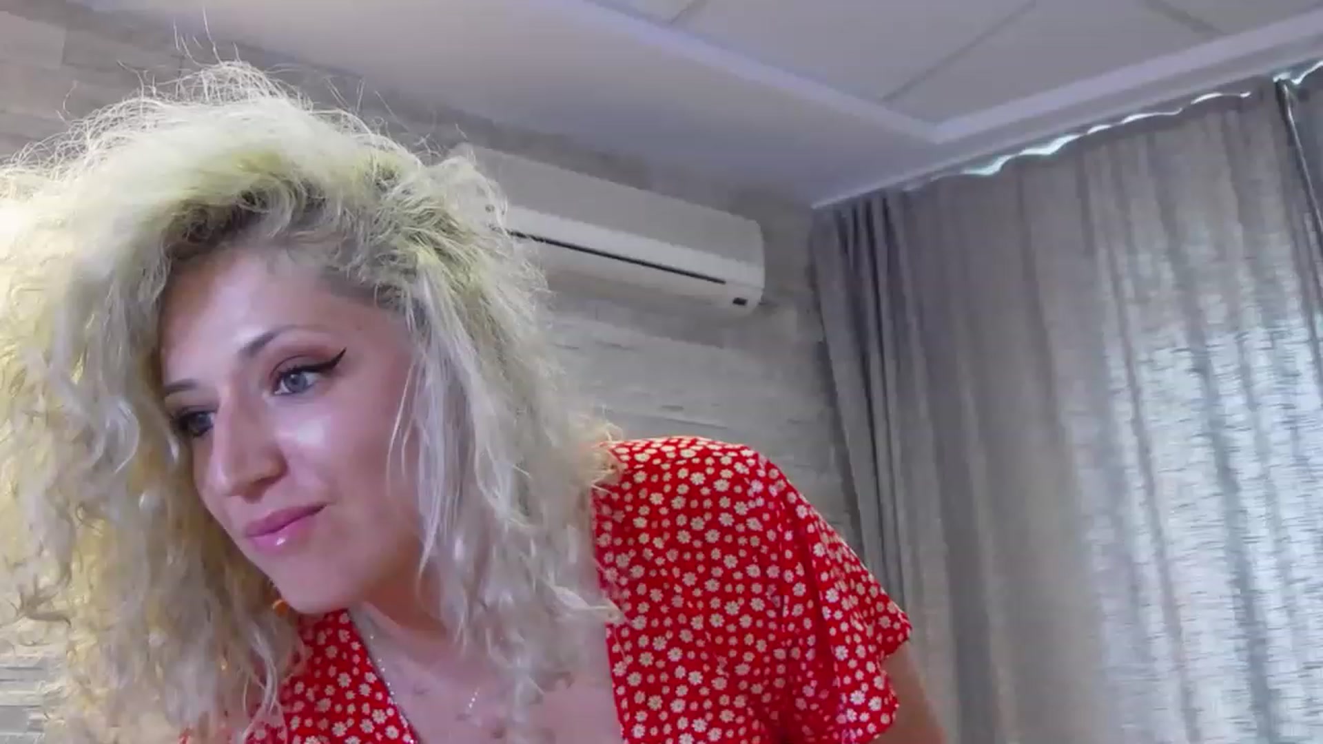Gallery image thumbnail from SassyKate's myfreecams stream on, 06/19/2023, 12:25 image 3 of 20