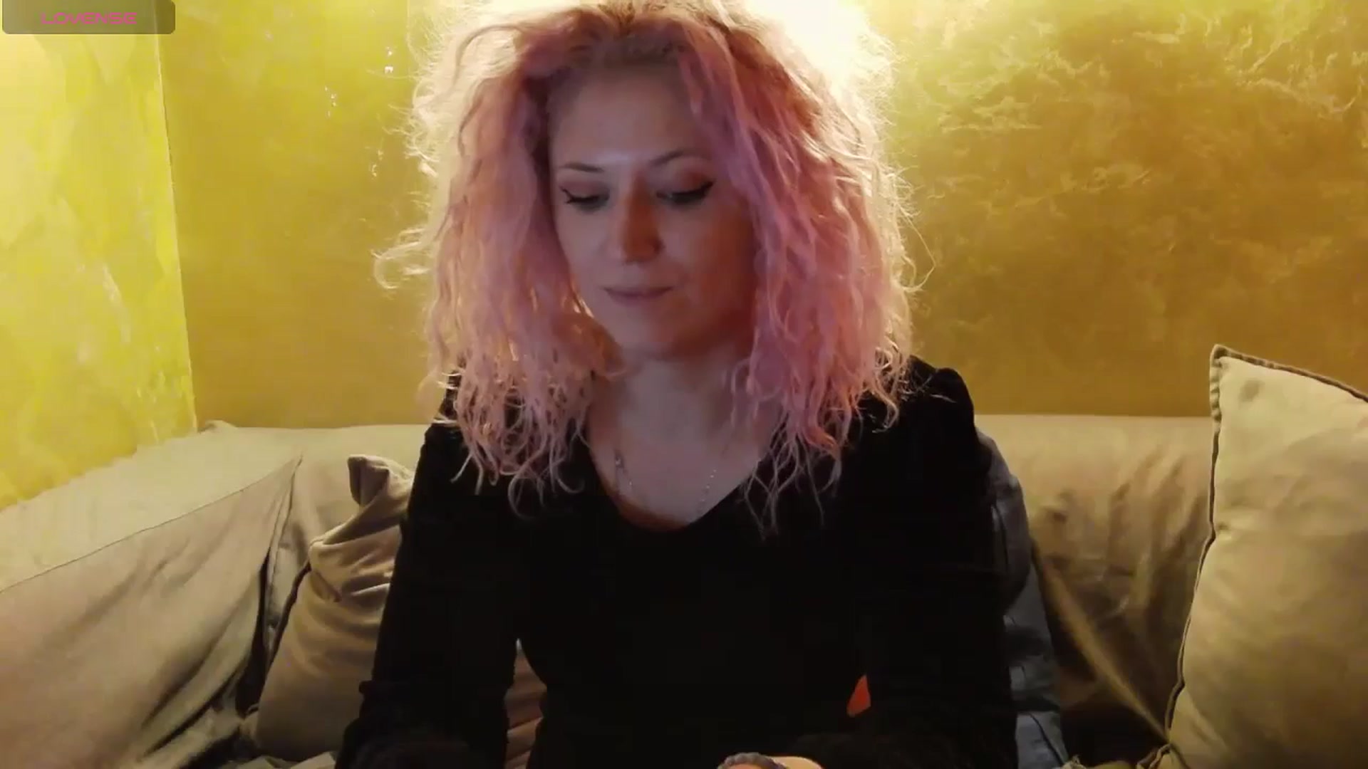 Gallery image thumbnail from SassyKate's myfreecams stream on, 12/21/2023, 13:36 image 6 of 20