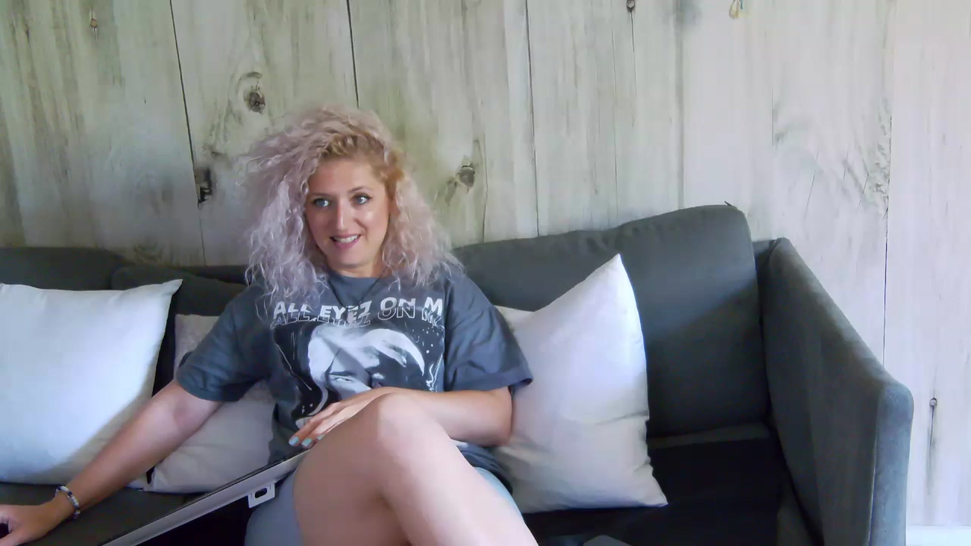 Gallery image thumbnail from SassyKate's myfreecams stream on, 06/19/2024, 08:33 image 17 of 20