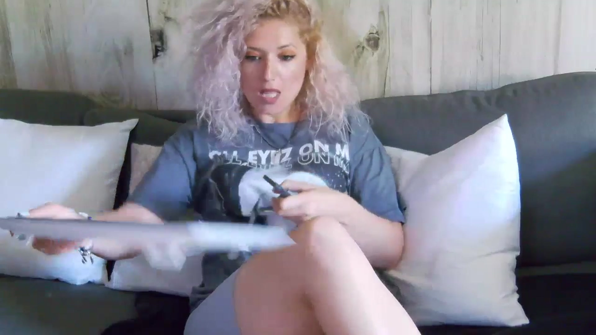 Gallery image thumbnail from SassyKate's myfreecams stream on, 06/19/2024, 08:33 image 18 of 20