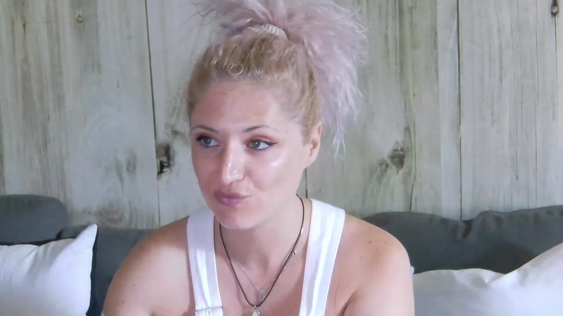 Gallery image thumbnail from SassyKate's myfreecams stream on, 06/26/2024, 09:20 image 14 of 20