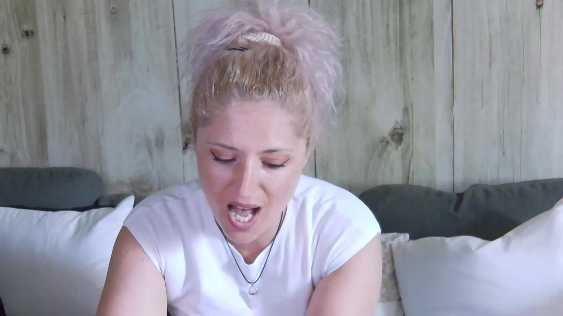 Gallery image thumbnail from SassyKate's myfreecams stream on, 06/26/2024, 09:20 image 1 of 20