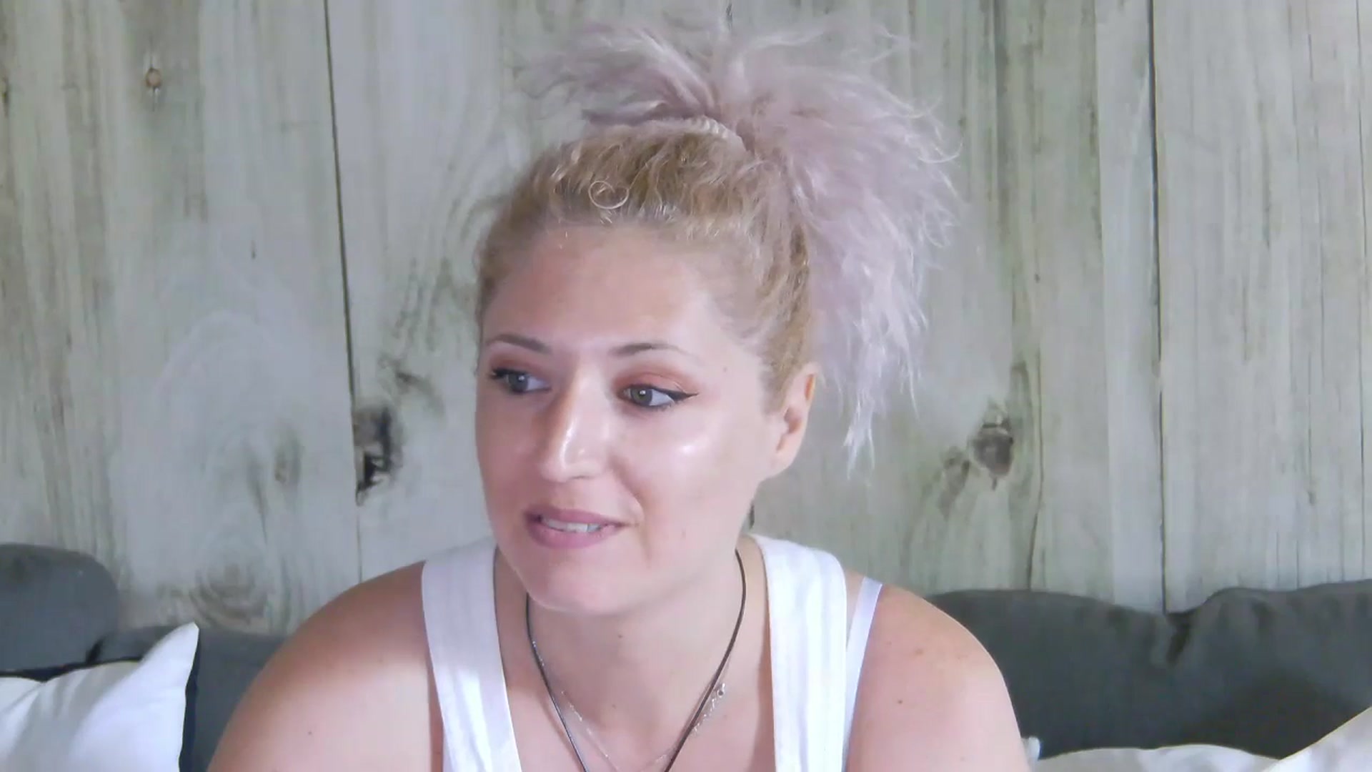 Gallery image thumbnail from SassyKate's myfreecams stream on, 06/26/2024, 09:20 image 16 of 20