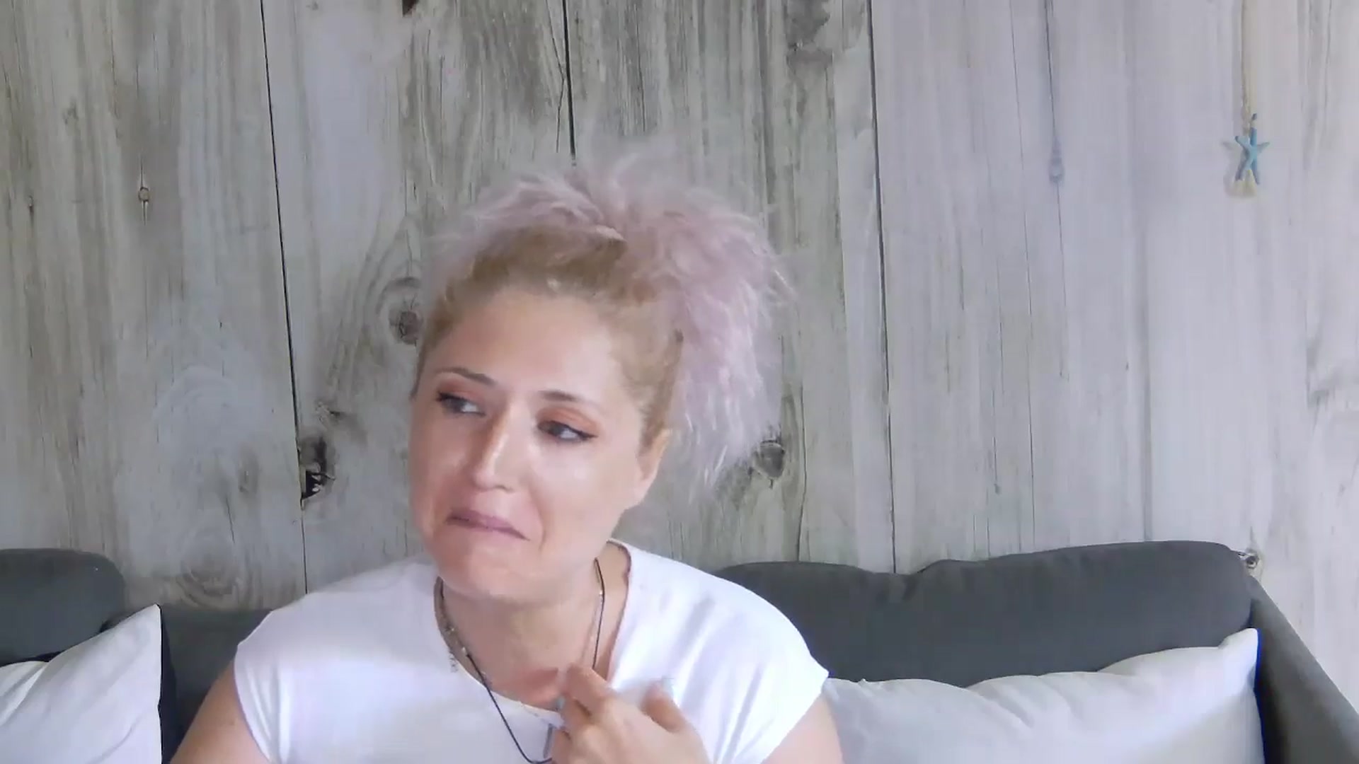 Gallery image thumbnail from SassyKate's myfreecams stream on, 06/26/2024, 12:35 image 7 of 20