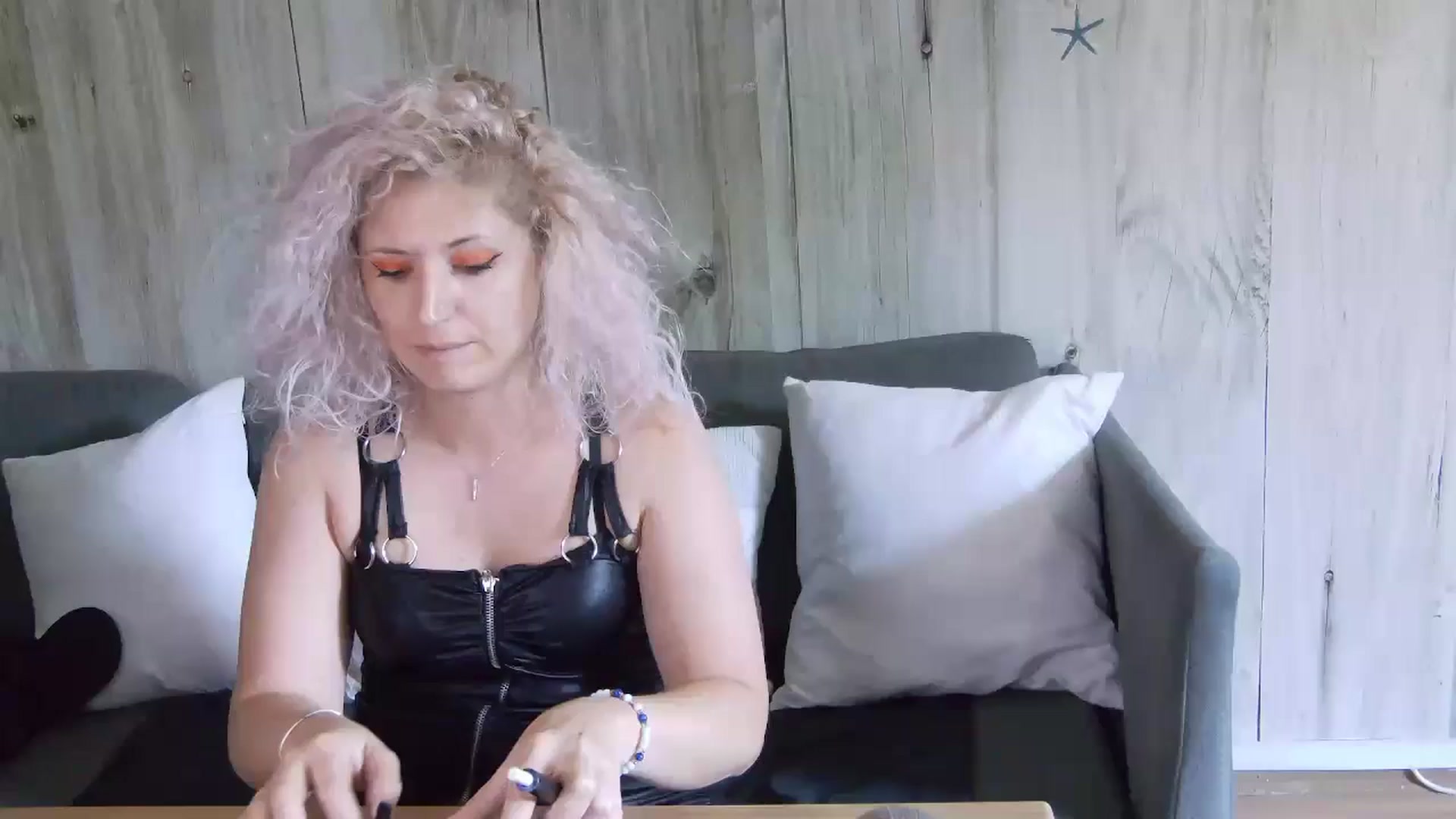 Gallery image thumbnail from SassyKate's myfreecams stream on, 07/06/2024, 12:27 image 1 of 20