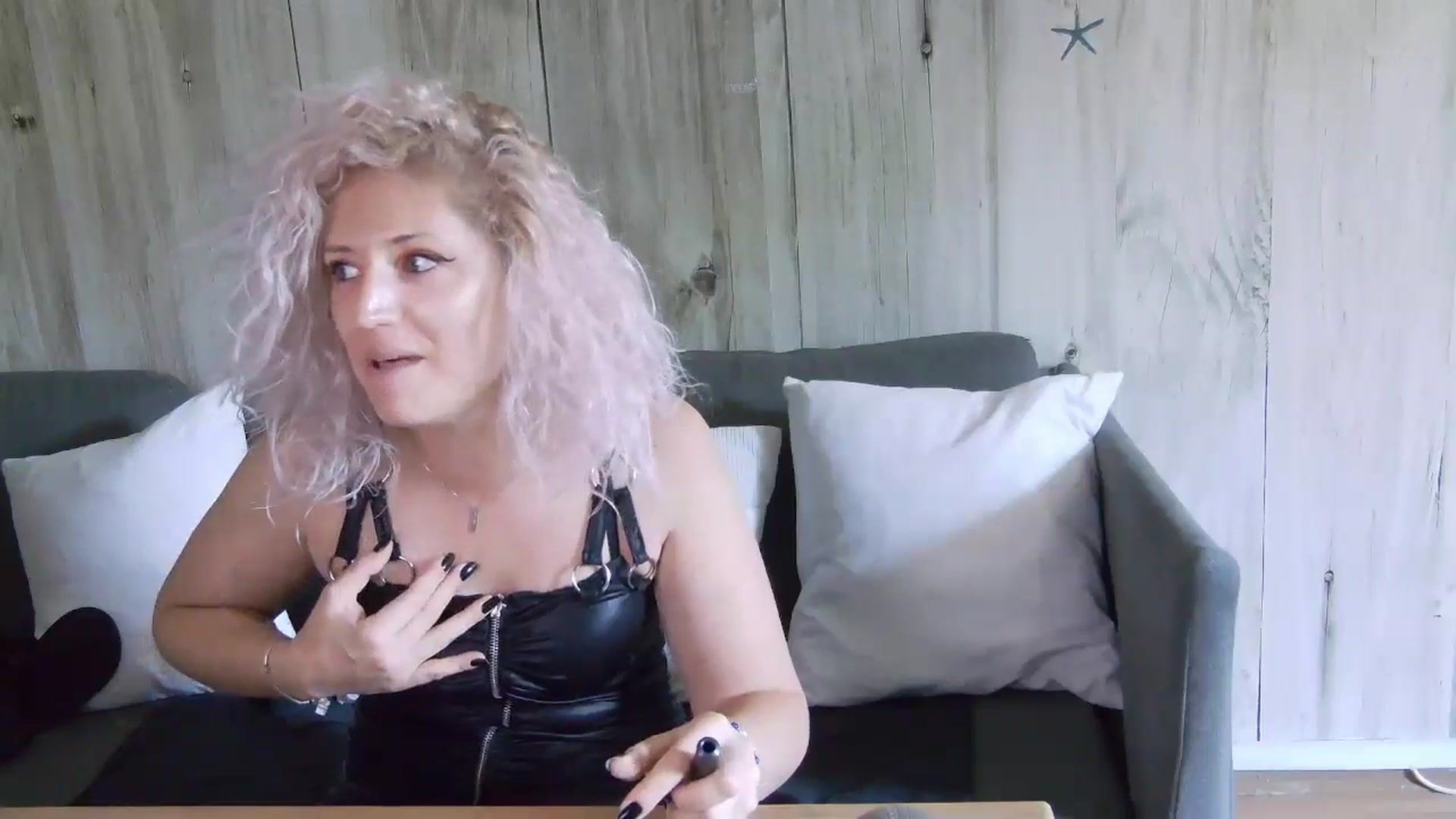 Gallery image thumbnail from SassyKate's myfreecams stream on, 07/06/2024, 12:27 image 8 of 20