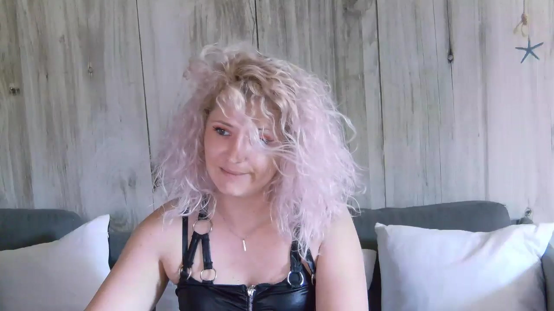 Gallery image thumbnail from SassyKate's myfreecams stream on, 07/06/2024, 12:27 image 16 of 20