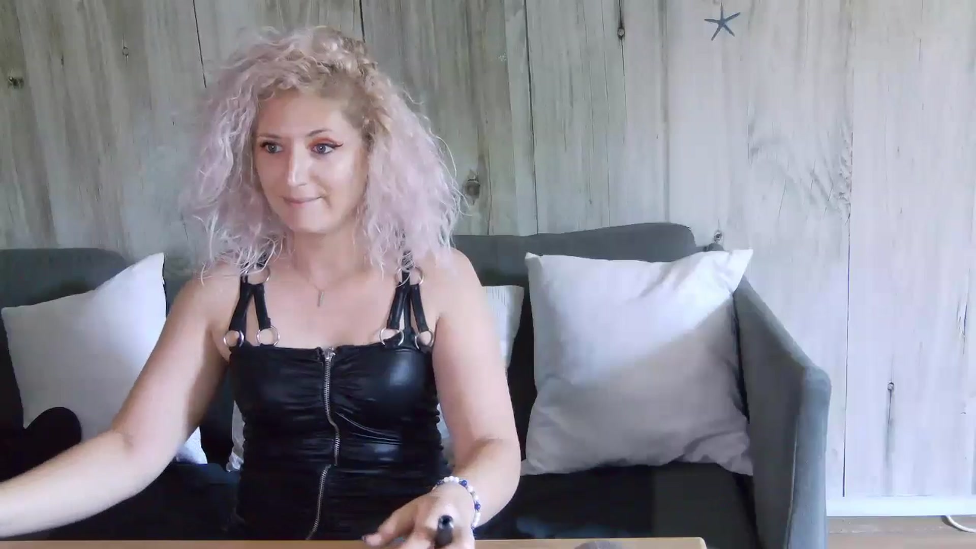Gallery image thumbnail from SassyKate's myfreecams stream on, 07/06/2024, 12:27 image 7 of 20