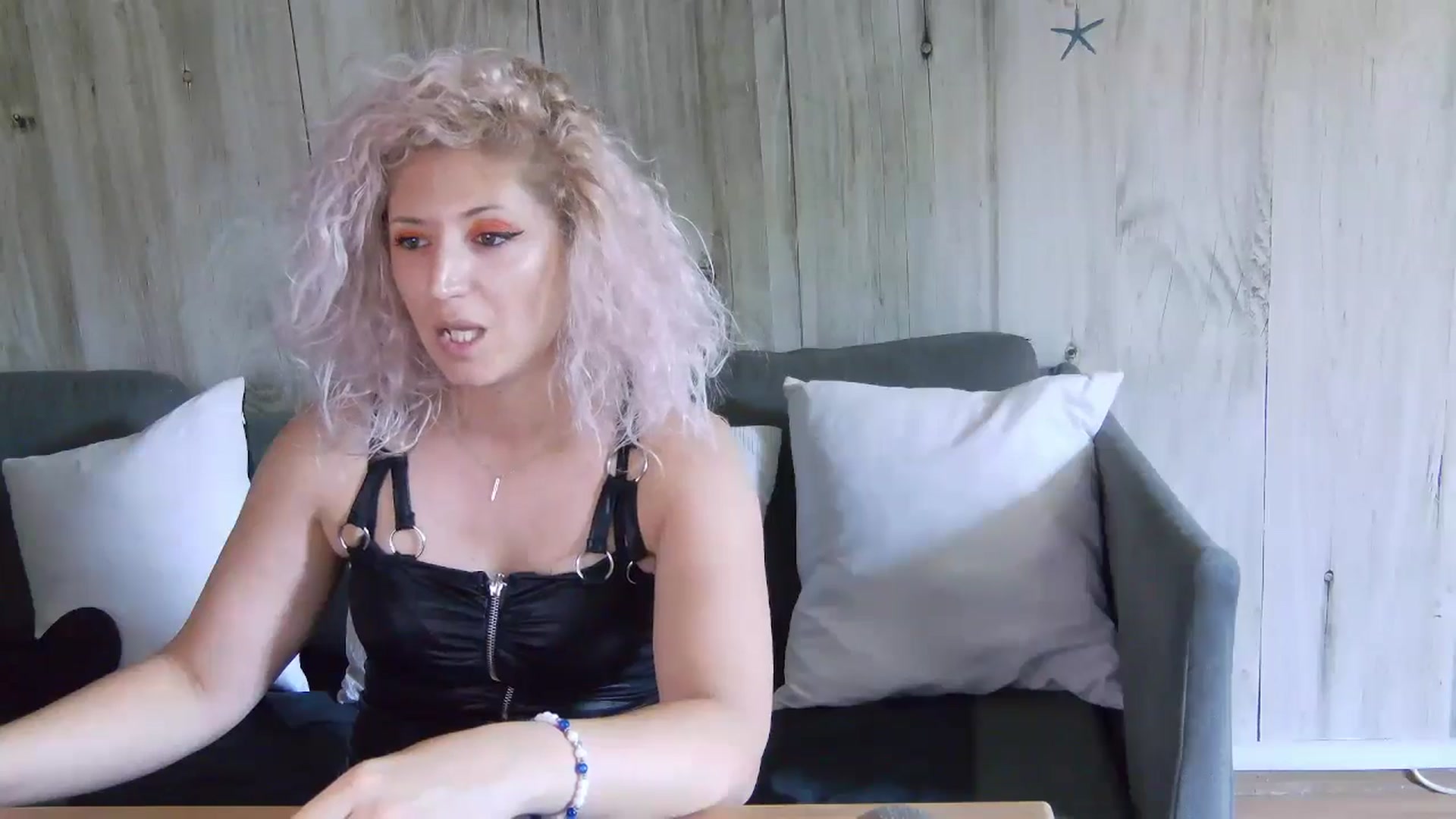 Gallery image thumbnail from SassyKate's myfreecams stream on, 07/06/2024, 12:27 image 6 of 20