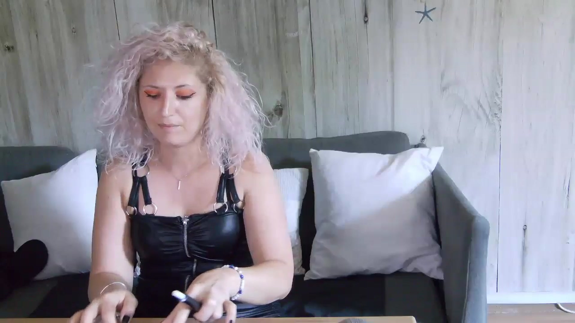 Gallery image thumbnail from SassyKate's myfreecams stream on, 07/06/2024, 12:27 image 4 of 20