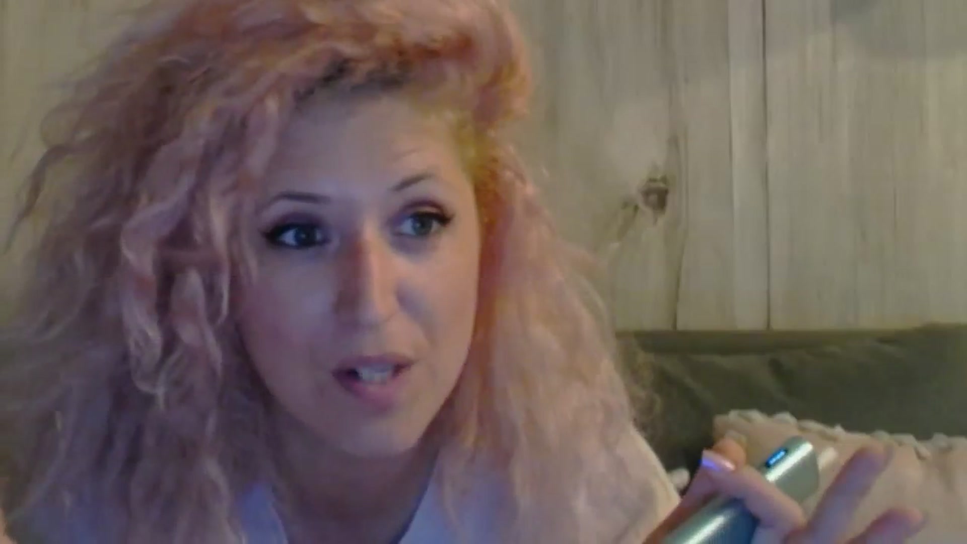 Gallery image thumbnail from SassyKate's myfreecams stream on, 08/04/2025, 24:34 image 19 of 20