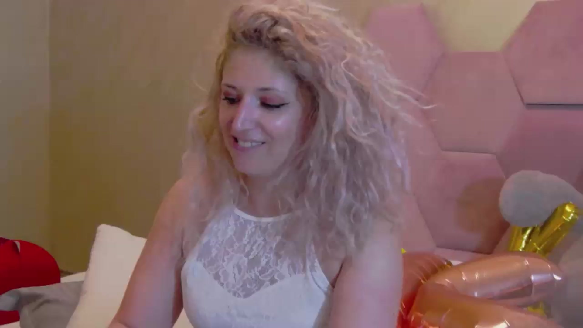 Gallery image thumbnail from SassyKate's myfreecams stream on, 08/01/2026, 23:33 image 12 of 20
