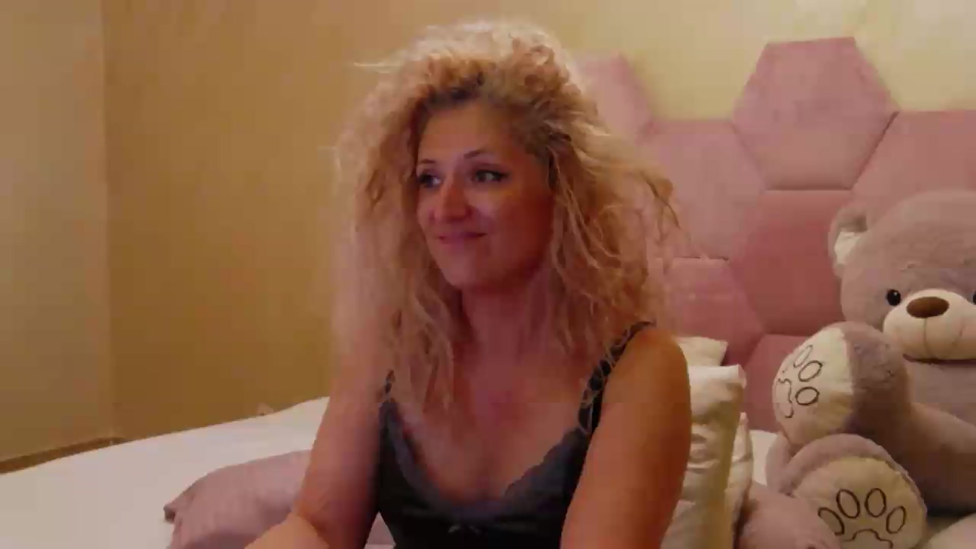 Gallery image thumbnail from SassyKate's myfreecams stream on, 08/11/2026, 24:04 image 17 of 20