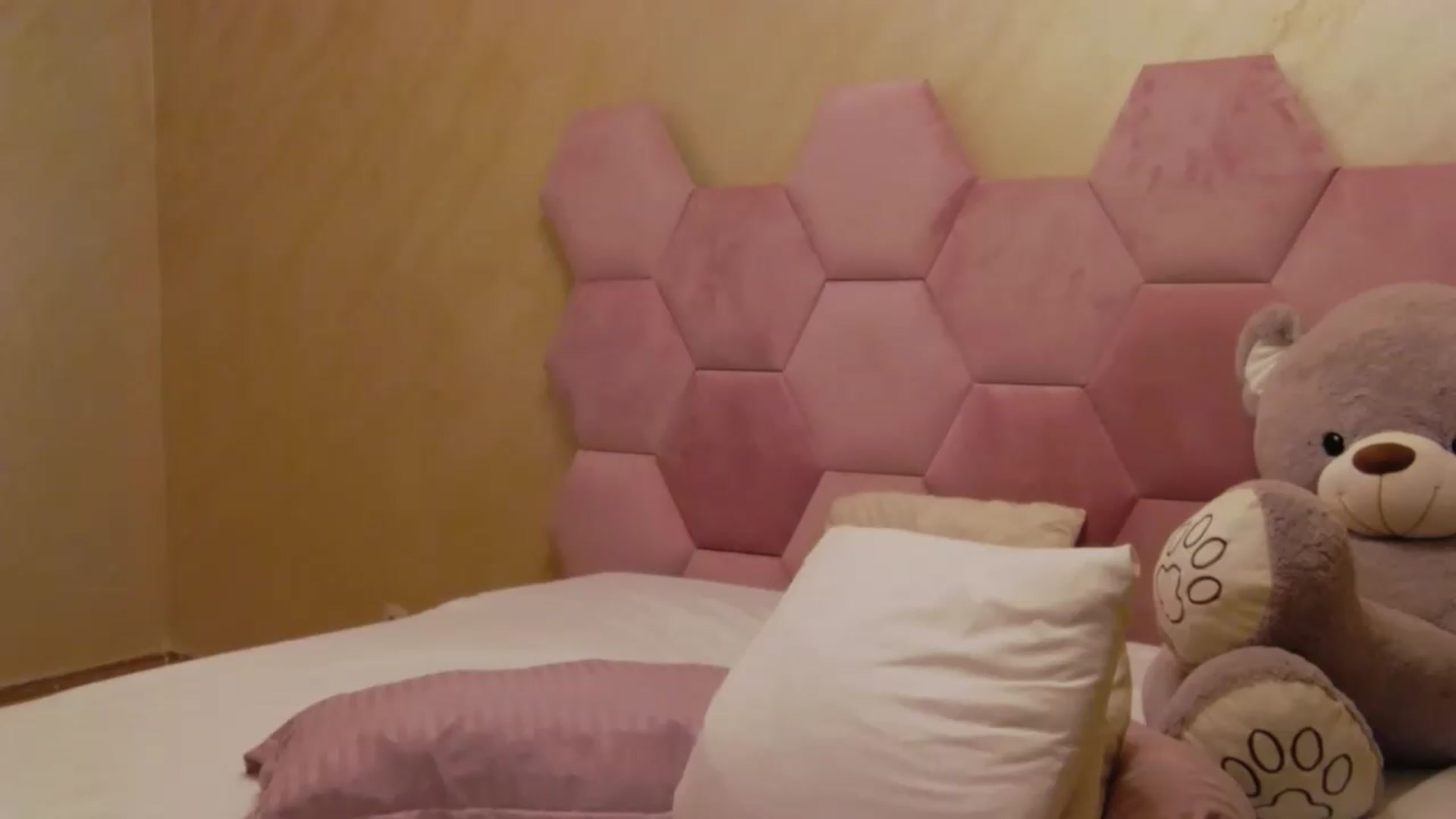 Gallery image thumbnail from SassyKate's myfreecams stream on, 08/11/2026, 24:04 image 16 of 20