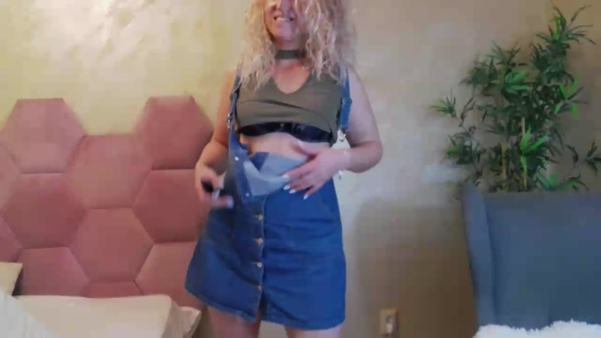 Gallery image thumbnail from SassyKate's myfreecams stream on, 08/13/2026, 22:21 image 2 of 20