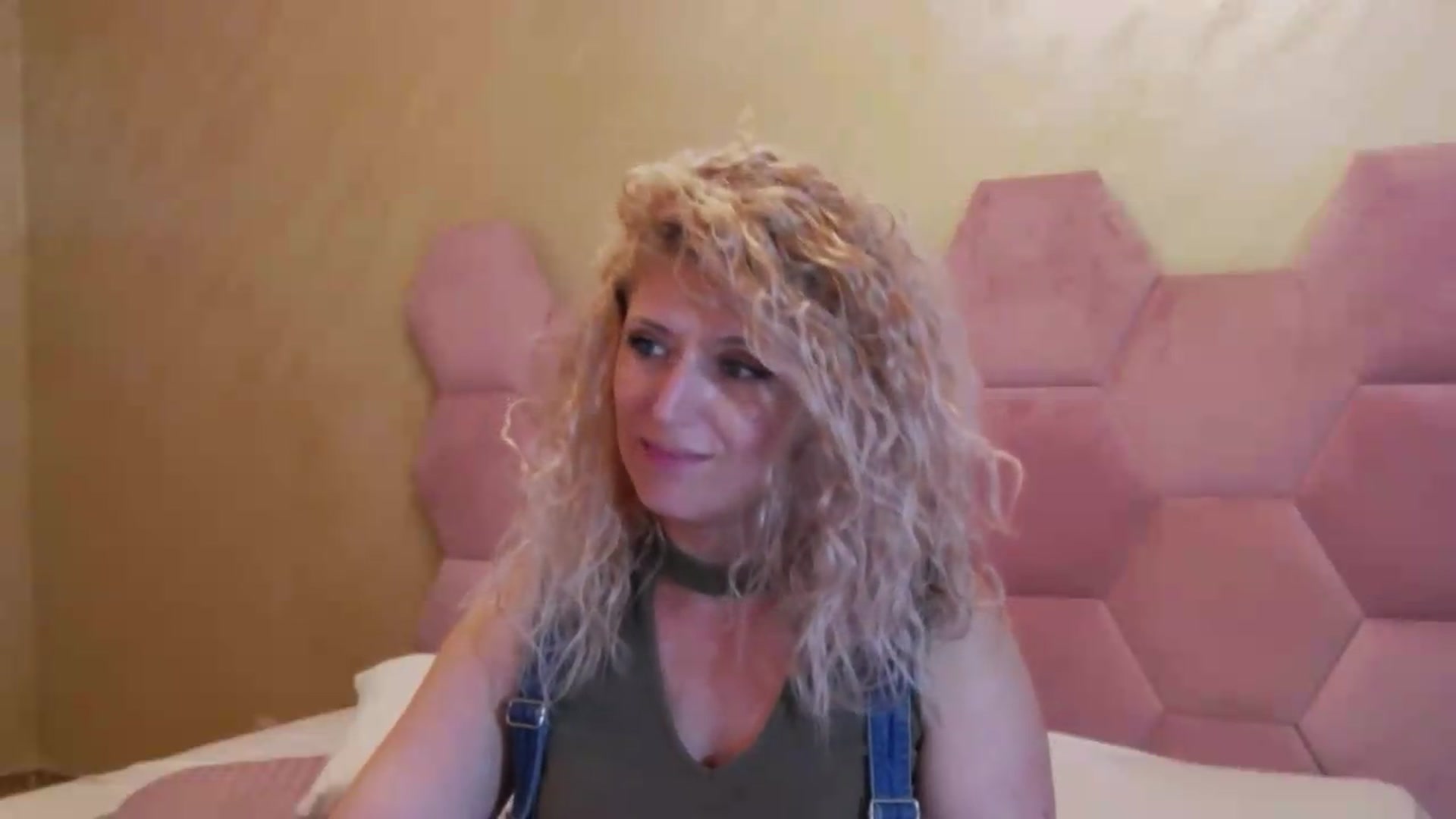 Gallery image thumbnail from SassyKate's myfreecams stream on, 08/13/2026, 22:21 image 7 of 20