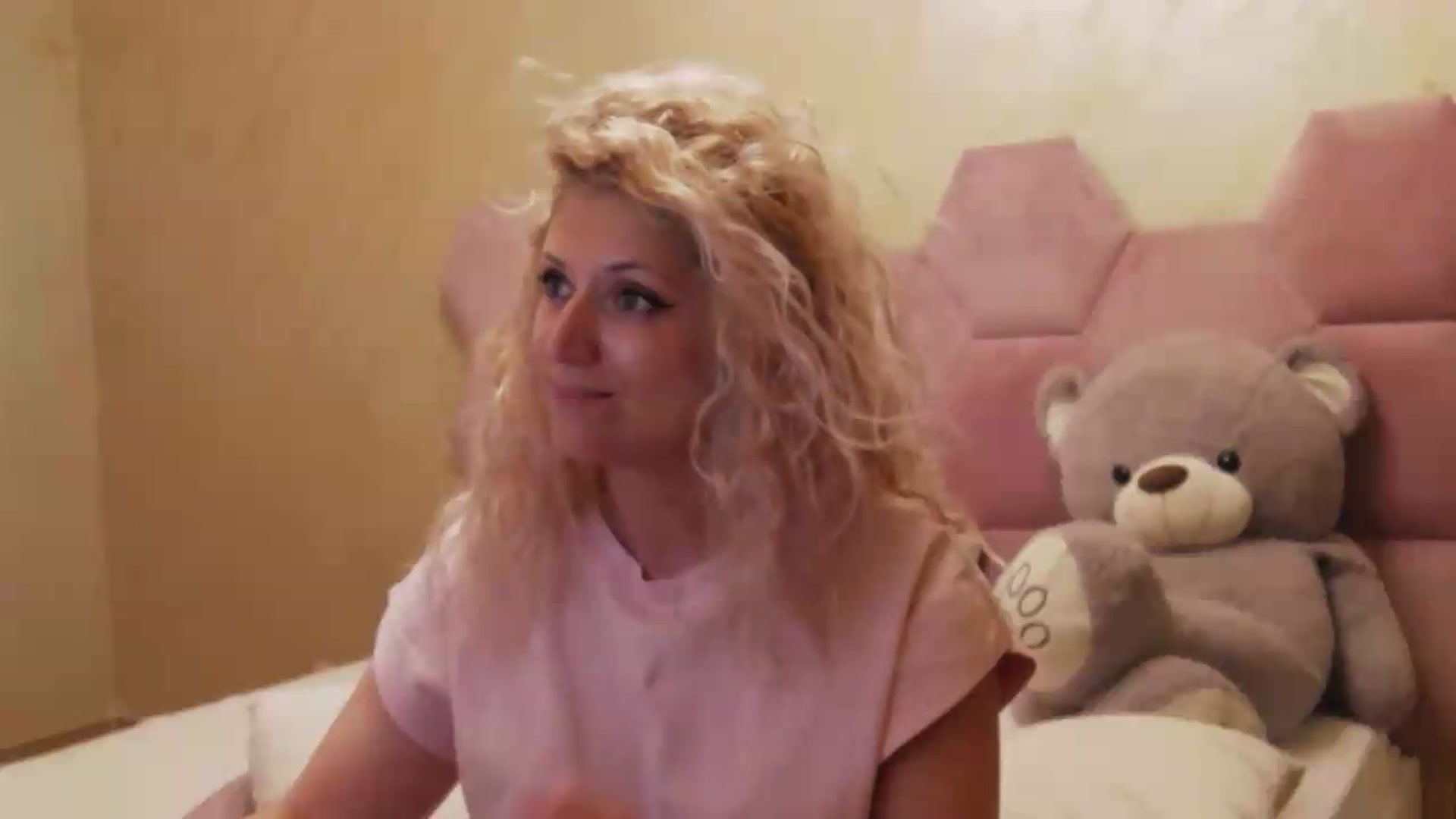 Gallery image thumbnail from SassyKate's myfreecams stream on, 08/16/2026, 24:21 image 18 of 20