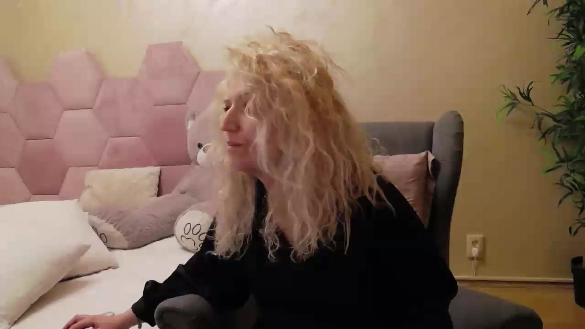 Gallery image thumbnail from SassyKate's myfreecams stream on, 09/07/2026, 01:10 image 19 of 20