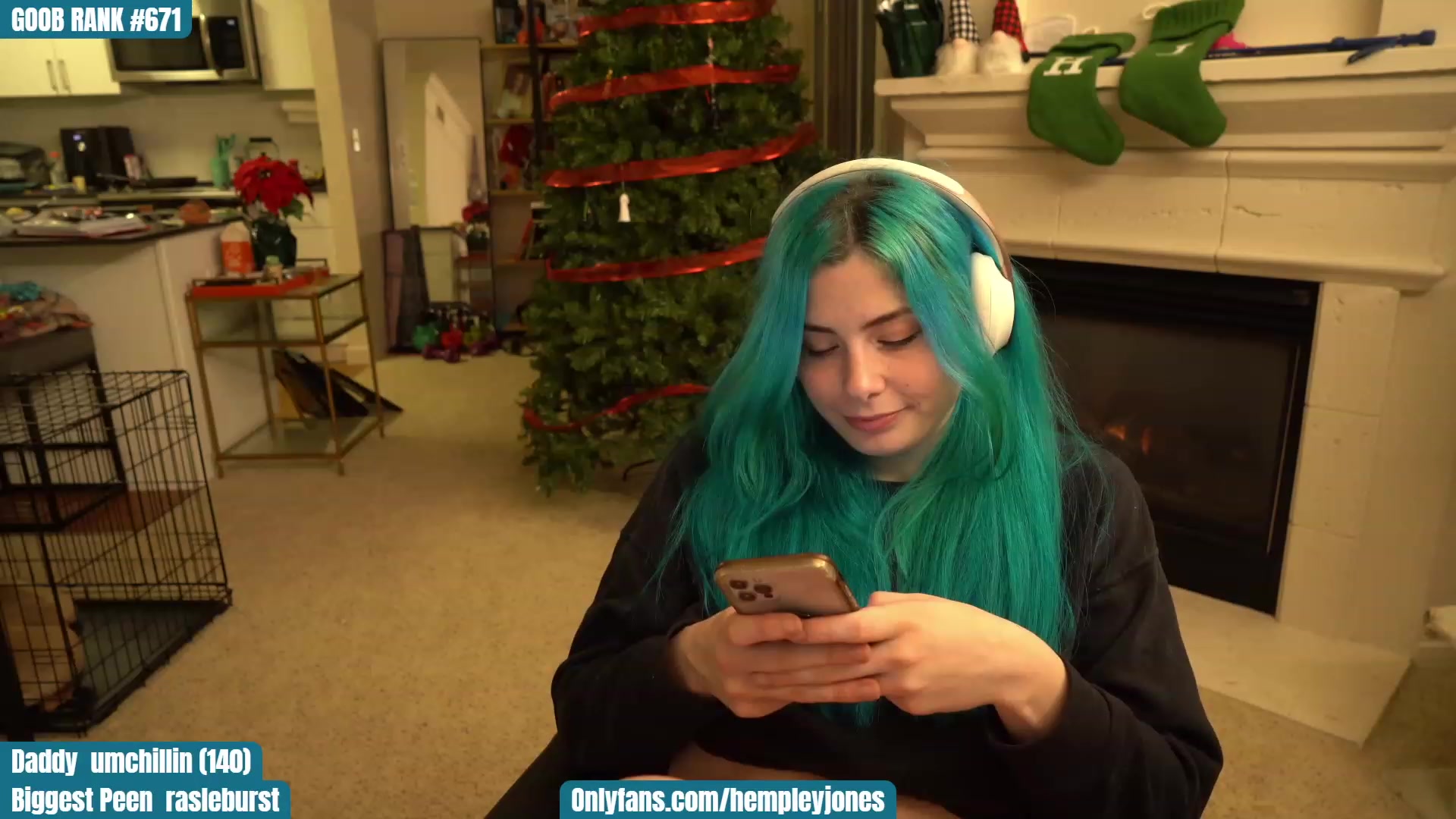 Gallery image thumbnail from SassyMcFucker's myfreecams stream on, 12/13/2022, 02:20 image 17 of 20